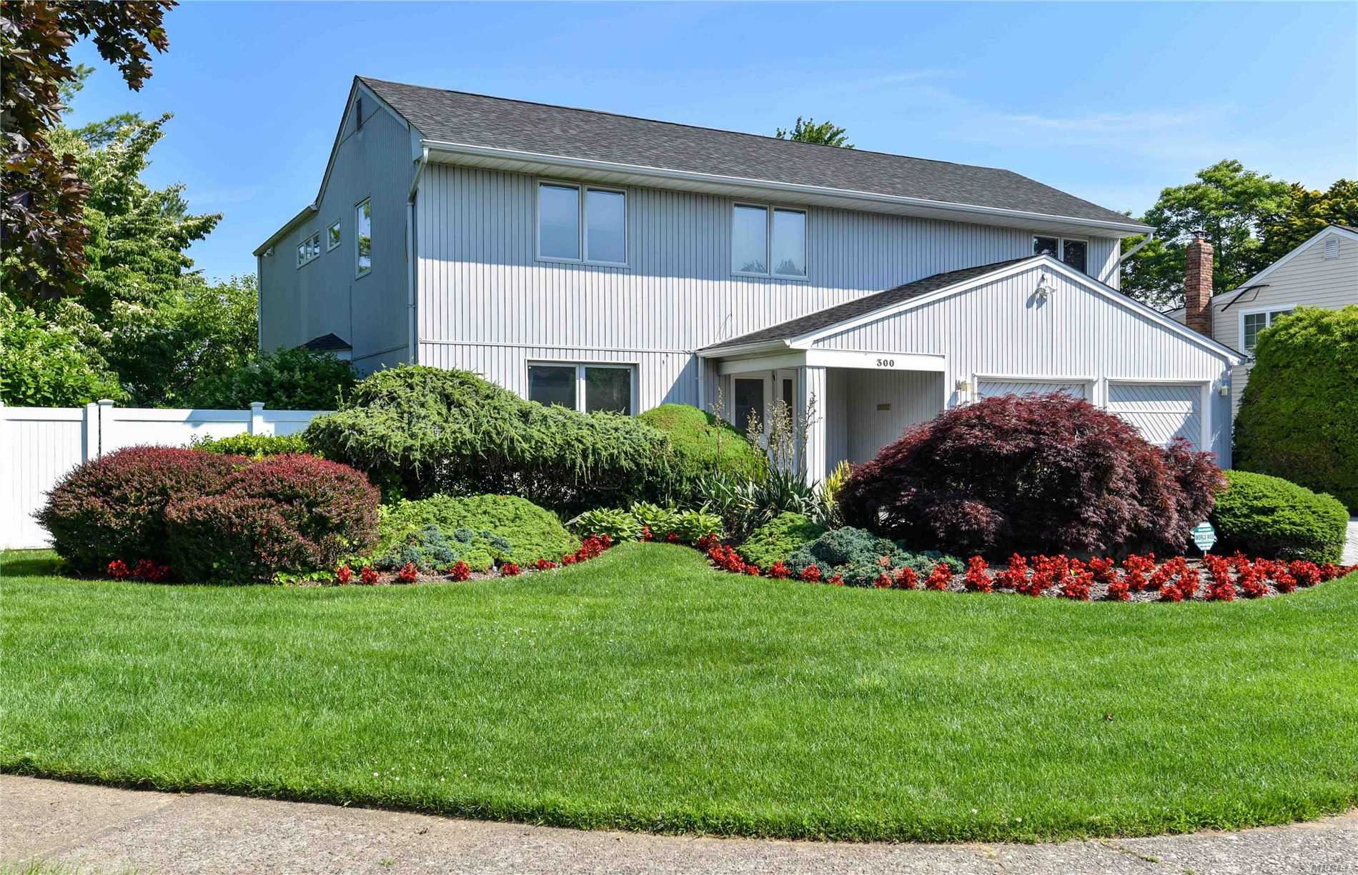 #1 photo, 300 Madison Place, Jericho , NY 11753