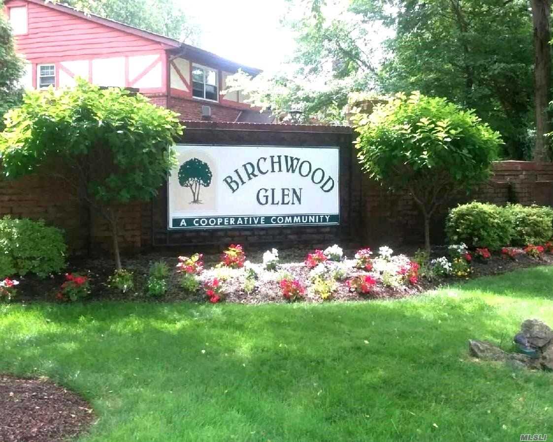 #1 photo, 10 Glen Hollow Drive, সাফোক কাউন্টি Holtsville , NY 11742