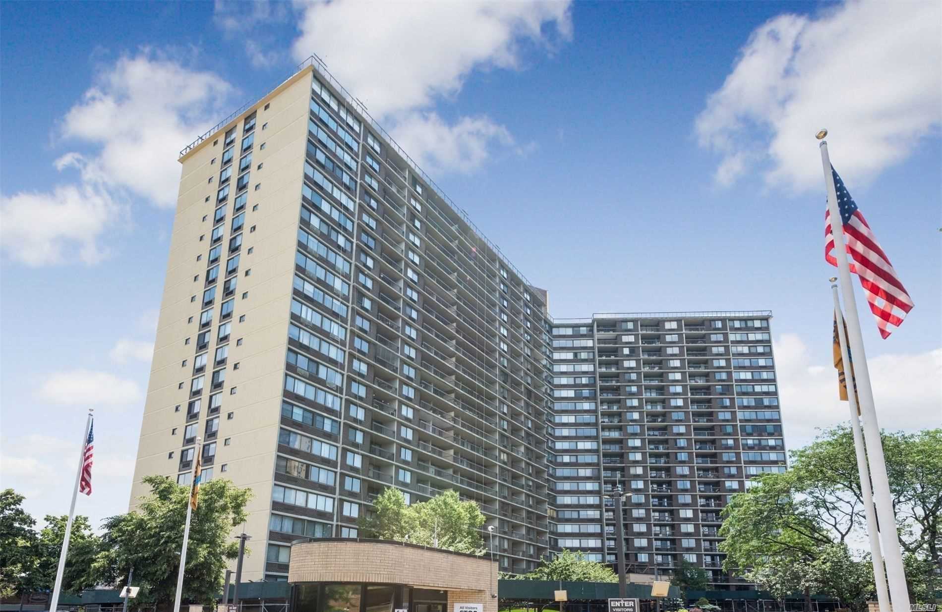 #1 photo, 2 Bay Club Drive, קווינס Bayside , NY 11360