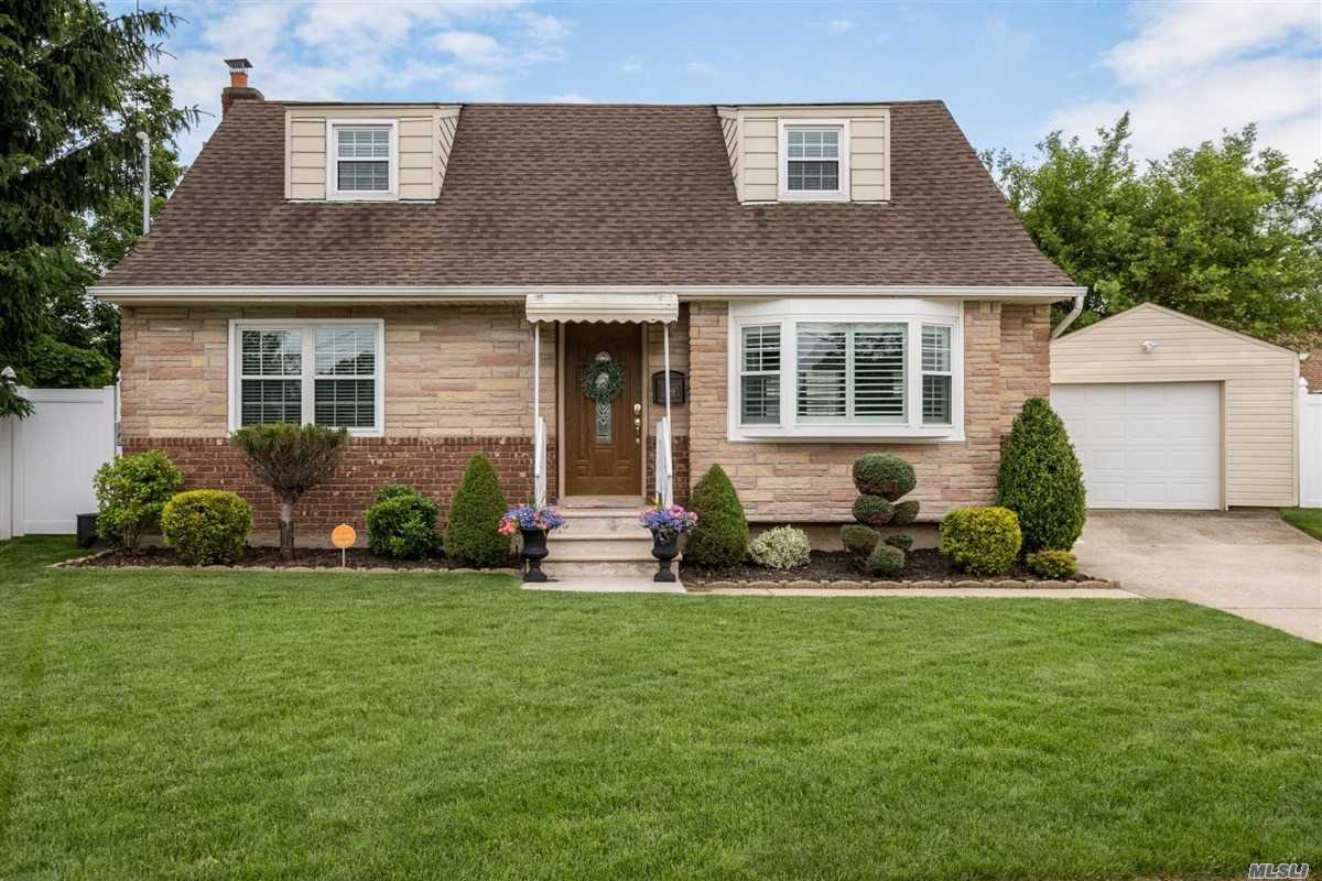 #1 photo, 489 Pinebrook Court, מחוז נסאו West Hempstead , NY 11552