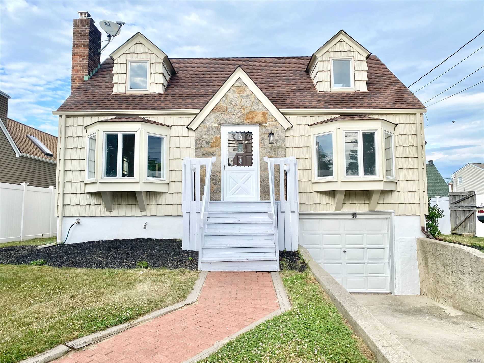 #1 photo, 71 Saint Marks Avenue, ناسو Freeport , NY 11520