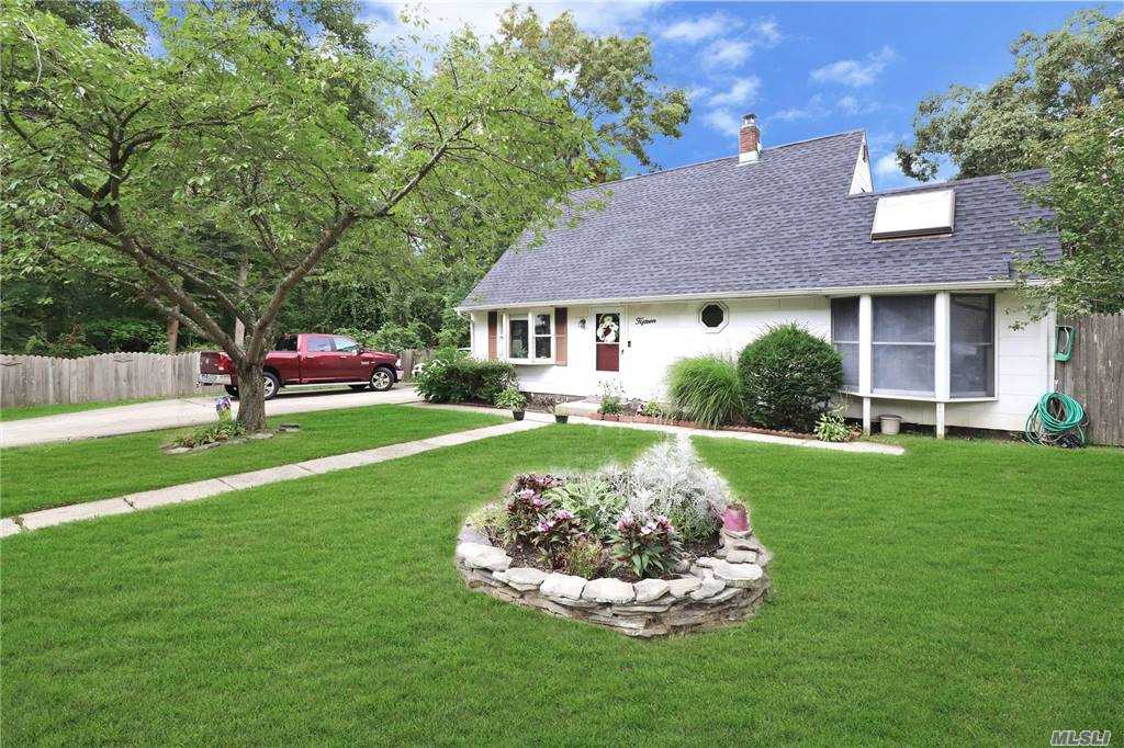 #1 photo, 15 W Halley Lane, Саффолк ‖ Central Islip , NY 11722