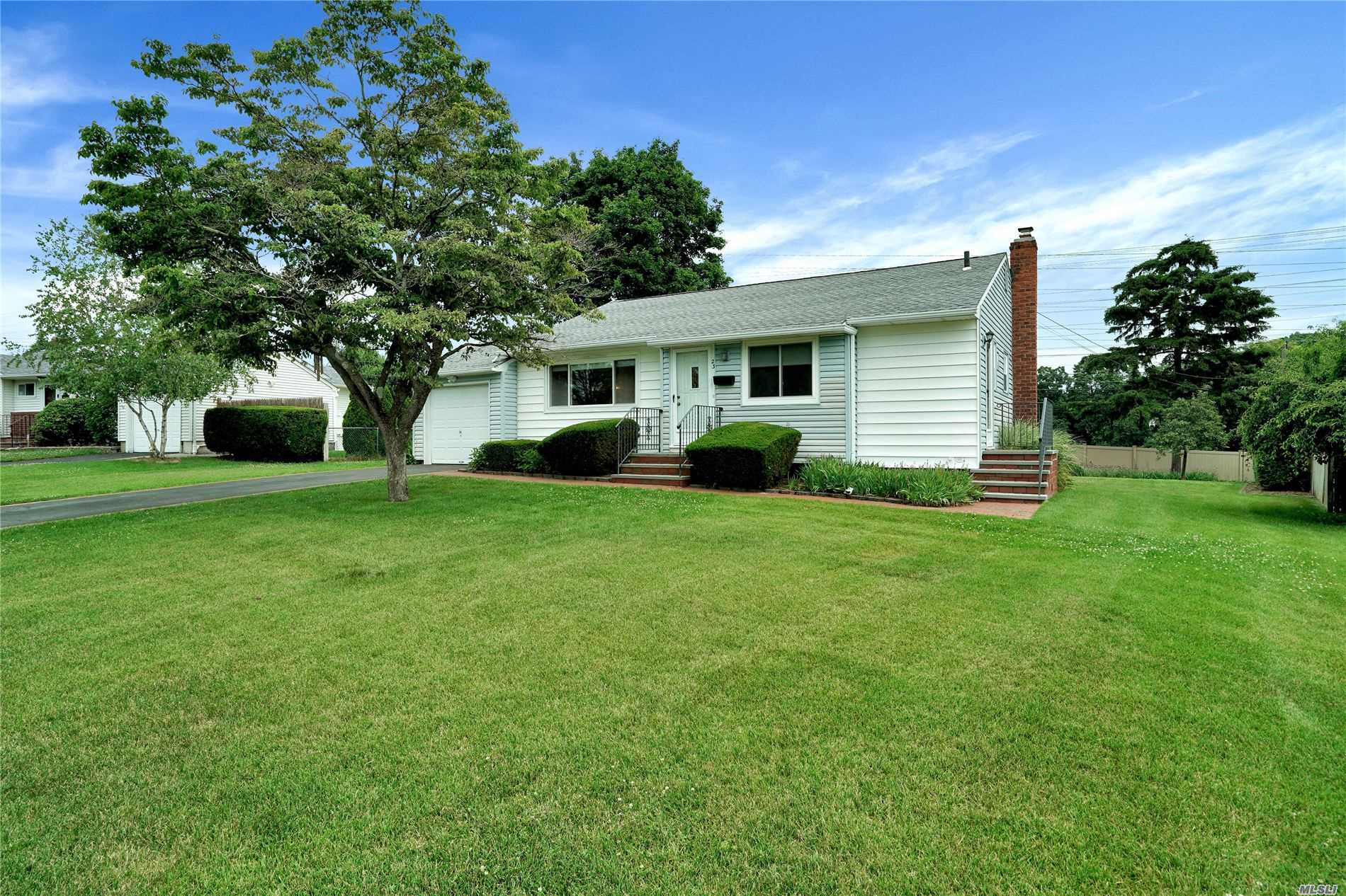 #1 photo, 23 Laurinda Drive, سوفولك Commack , NY 11725