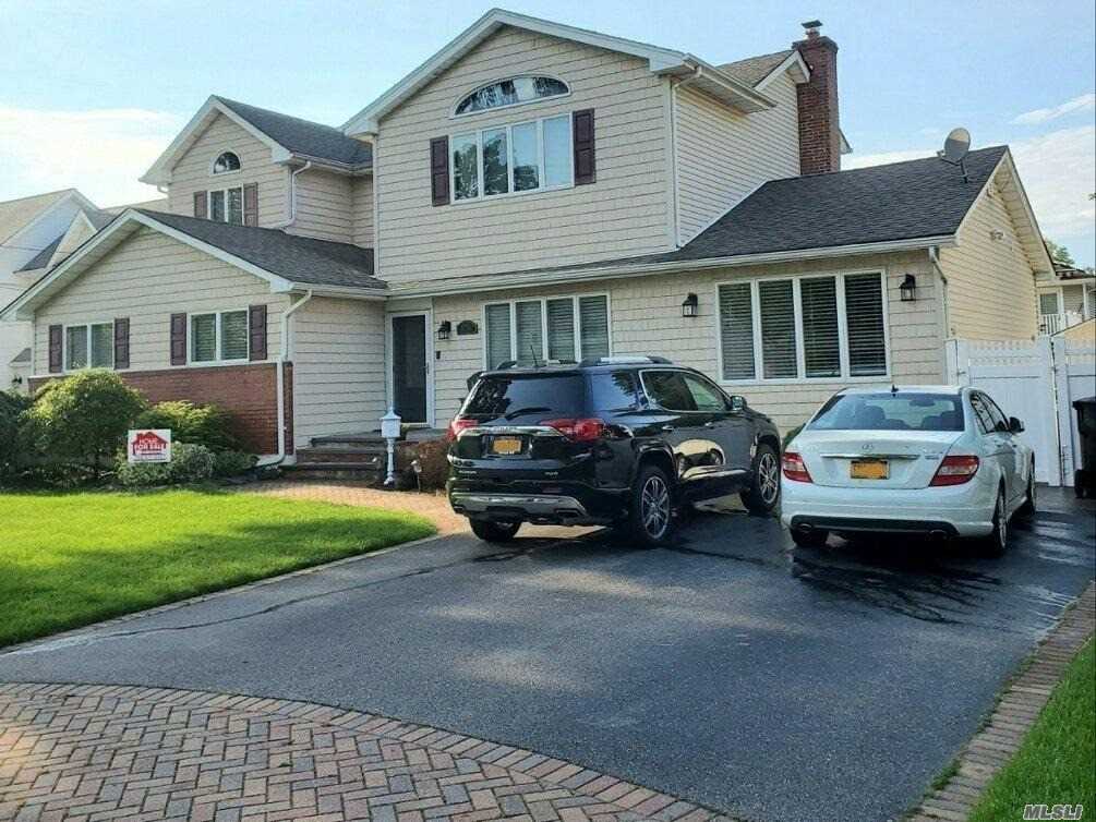 #1 photo, 1725 Madison Avenue, West Islip , NY 11795