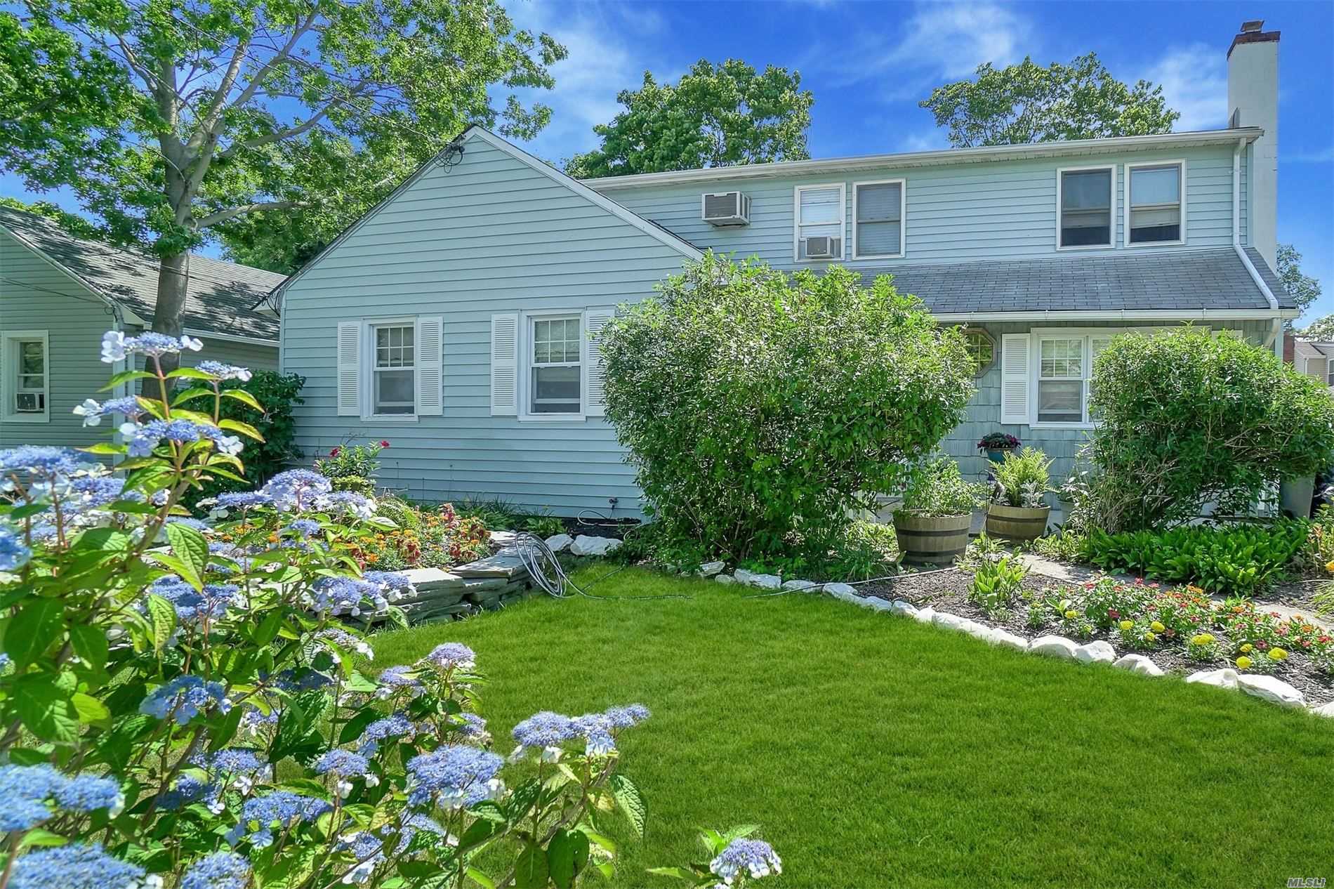 #1 photo, 12 Nehring Avenue, Babylon , NY 11702