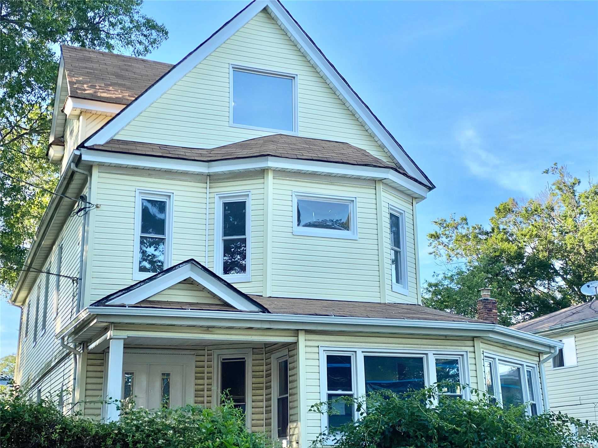 #1 photo, 99 Colonial Avenue, ナッソー郡 Freeport , NY 11520