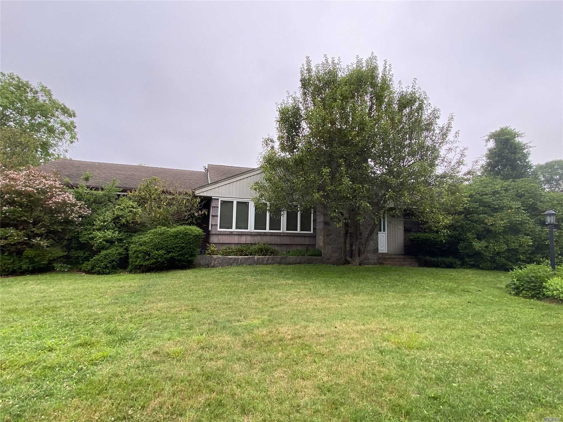 #1 photo, 52 Monroe Avenue, サフォーク郡 Patchogue , NY 11772