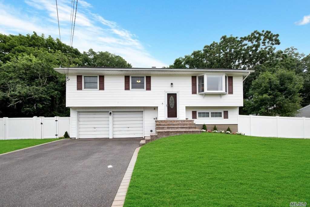 #1 photo, 947 Montauk Avenue, Саффолк ‖ Islip Terrace , NY 11752