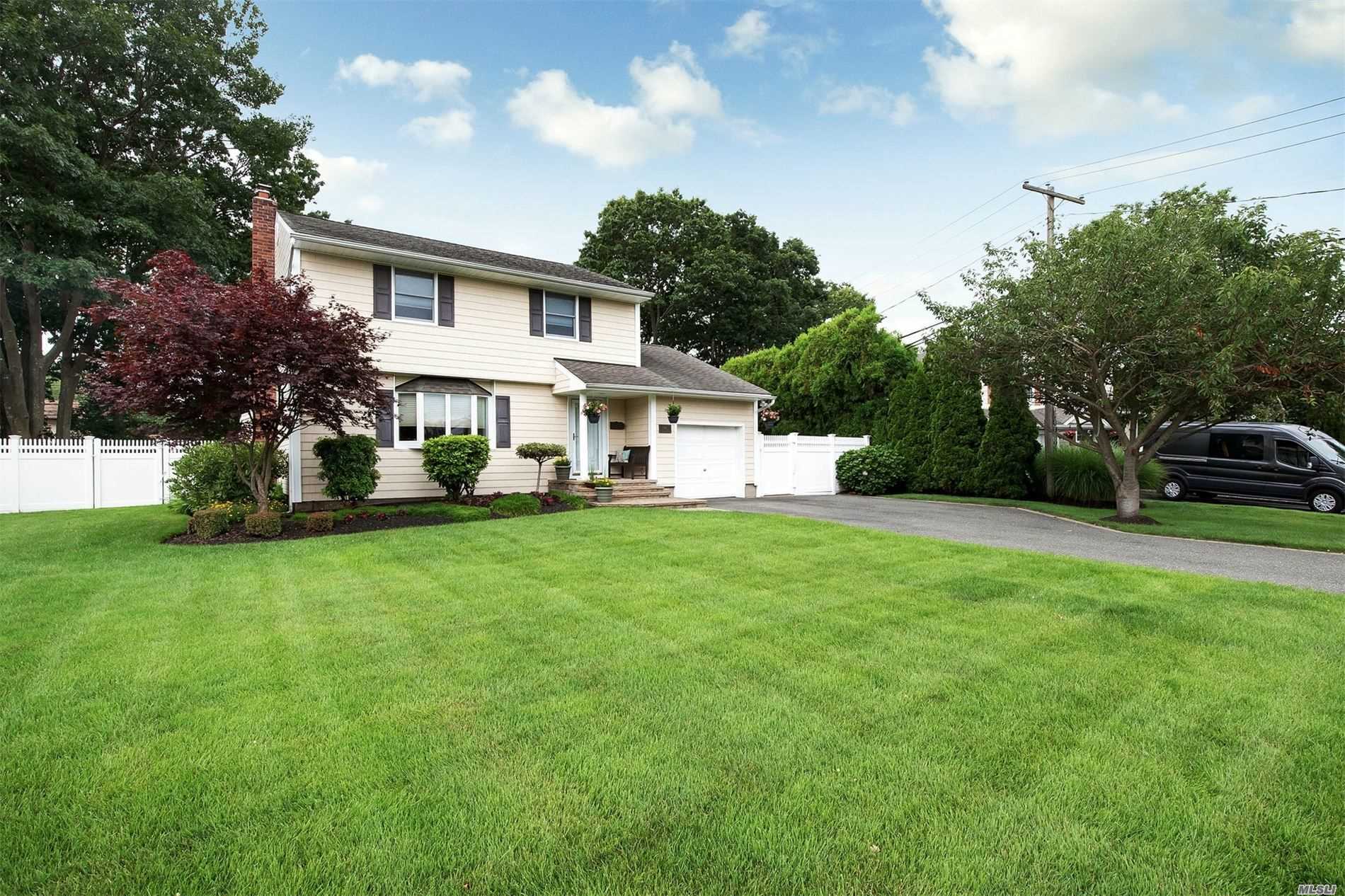 #1 photo, 106 Argyle Drive, Саффолк ‖ East Islip , NY 11730