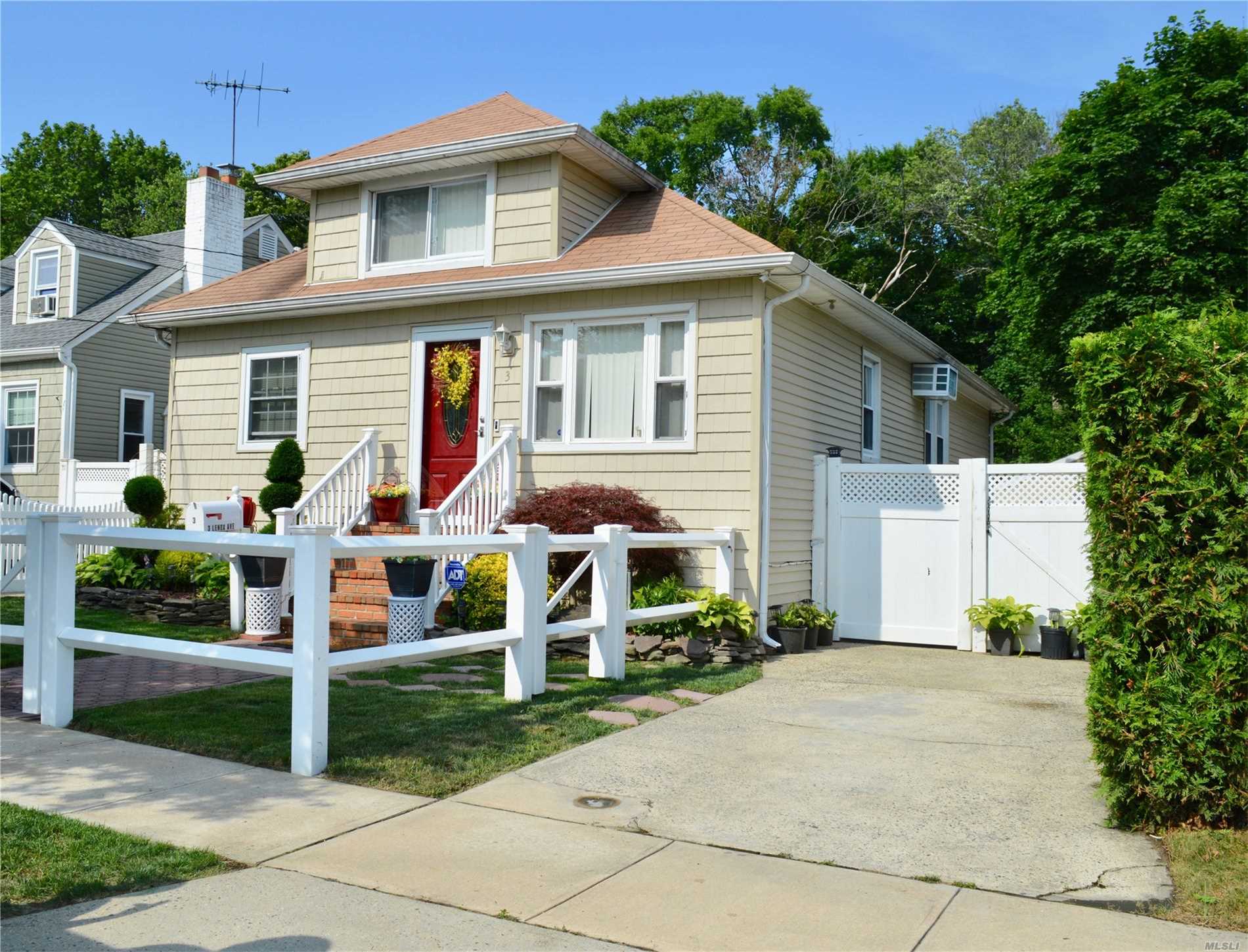 #1 photo, 3 Lenox Avenue, Freeport , NY 11520