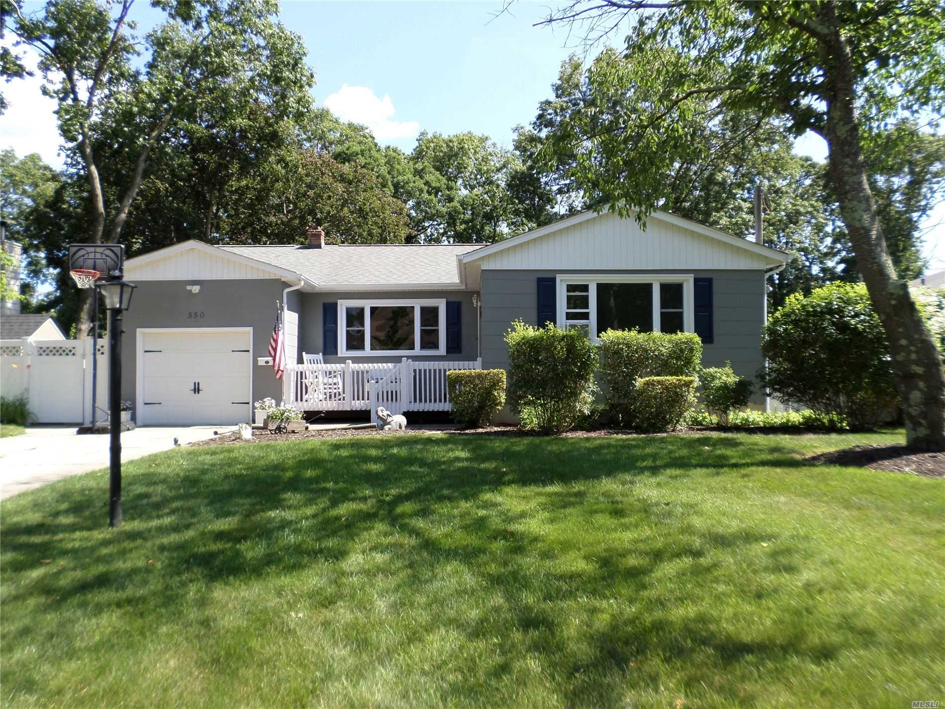 #1 photo, 550 Kime Avenue, West Islip , NY 11795