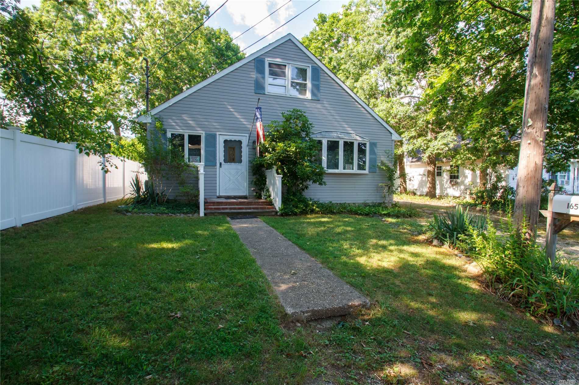 #1 photo, 165 Sioux Street, Ronkonkoma , NY 11779