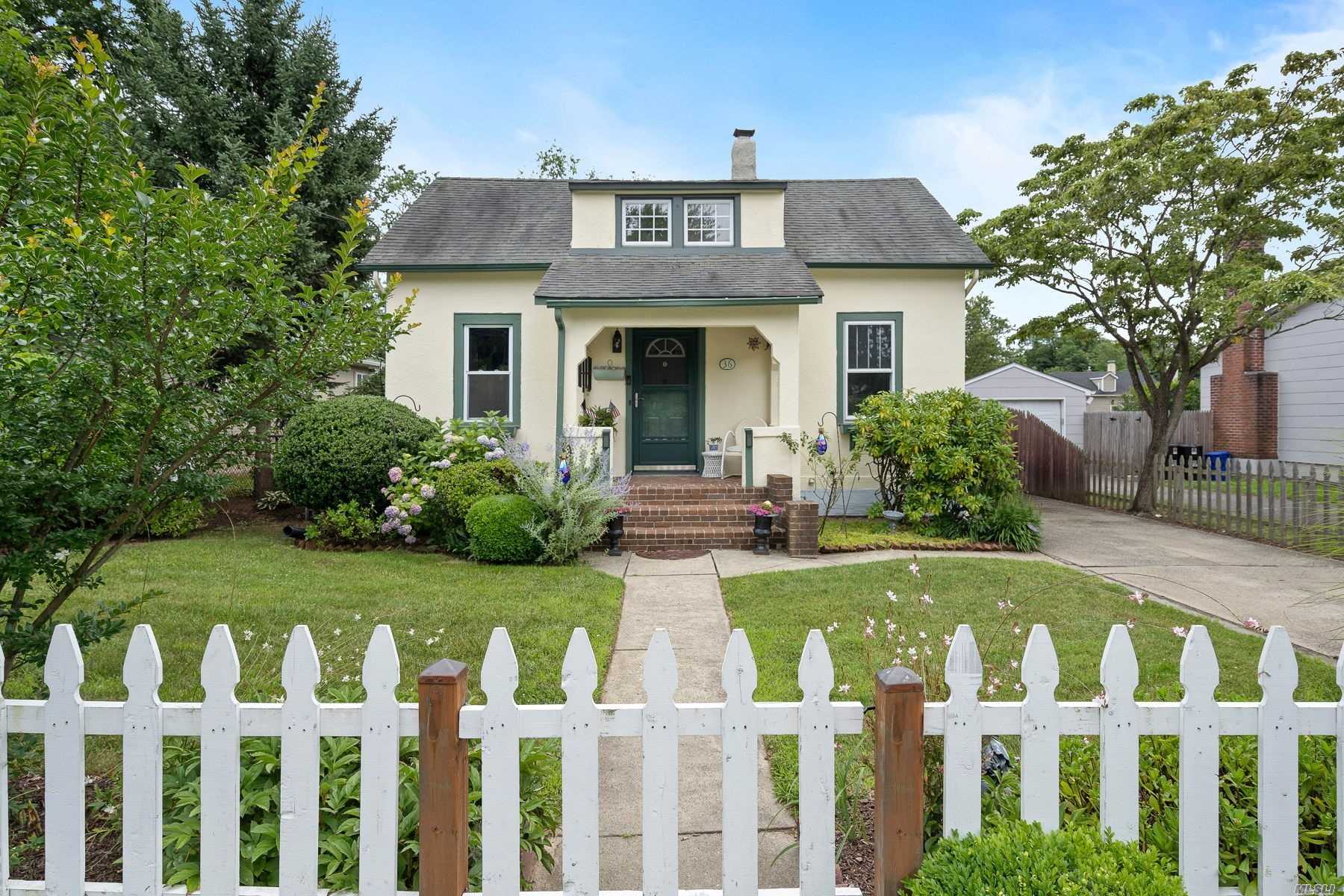 #1 photo, 36 Pine Street, サフォーク郡 Islip , NY 11751