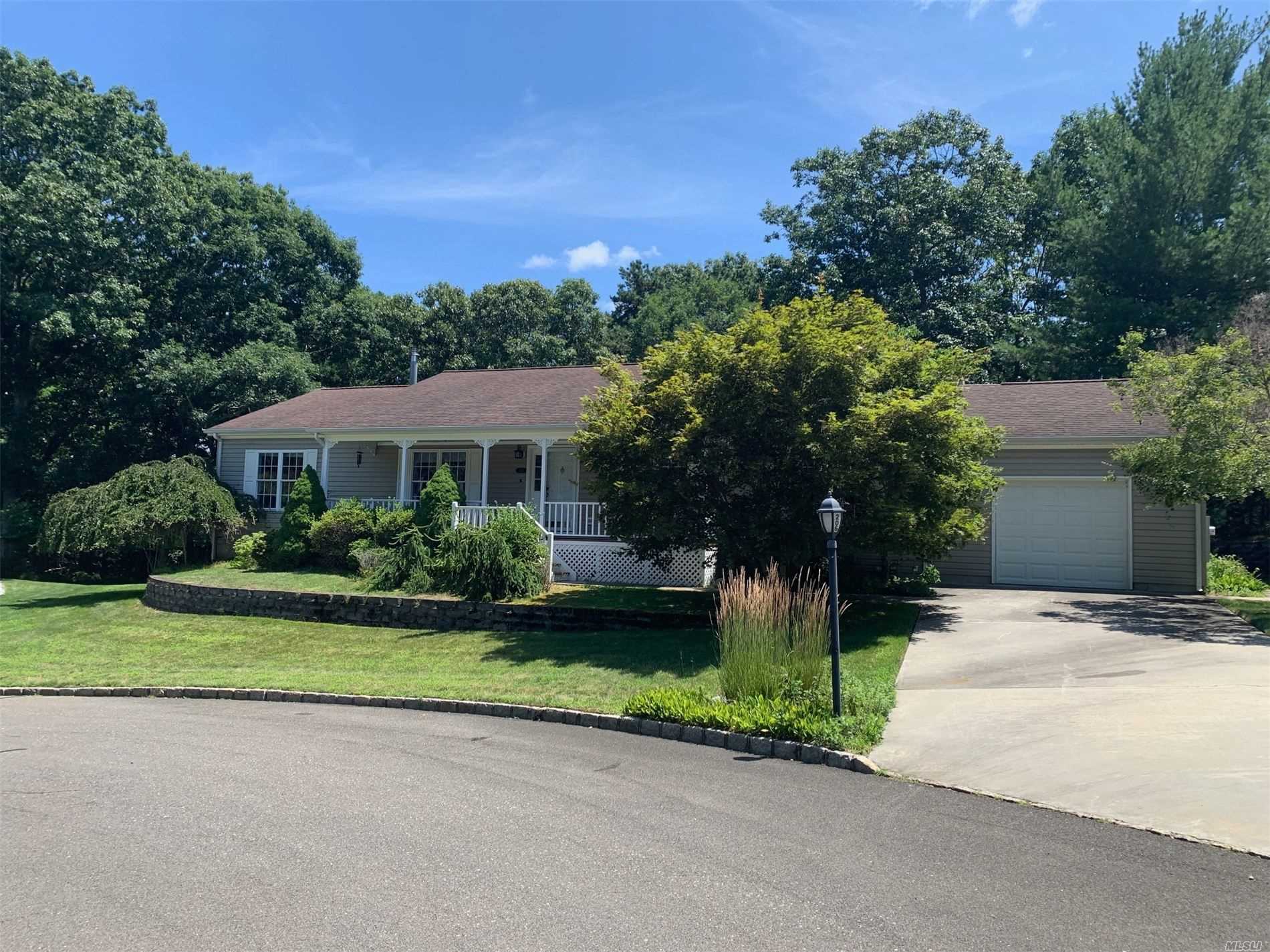 #1 photo, 1407-206 Middle Road, Calverton , NY 11933