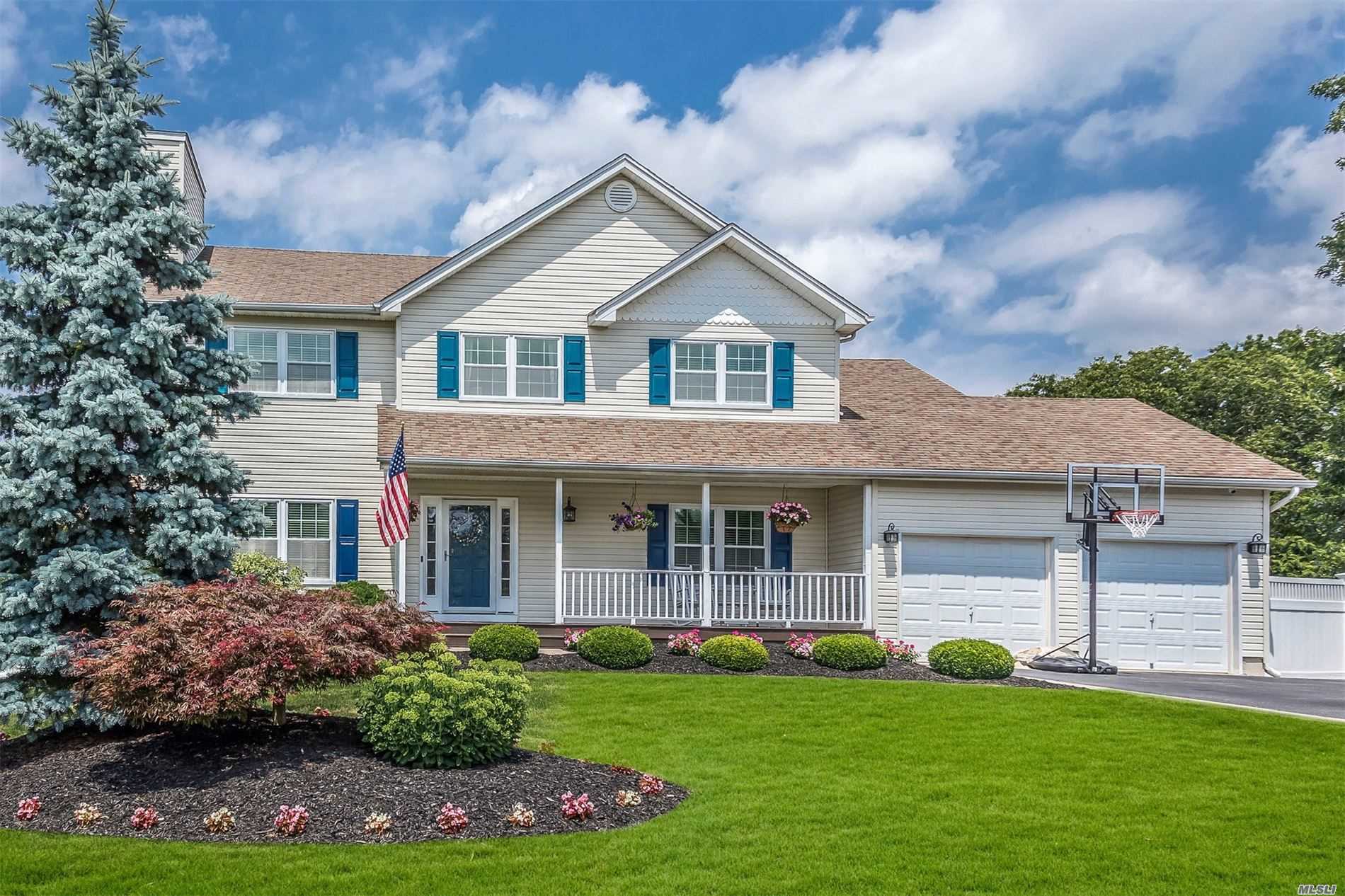 #1 photo, 19 Woodridge Lane, Coram , NY 11727