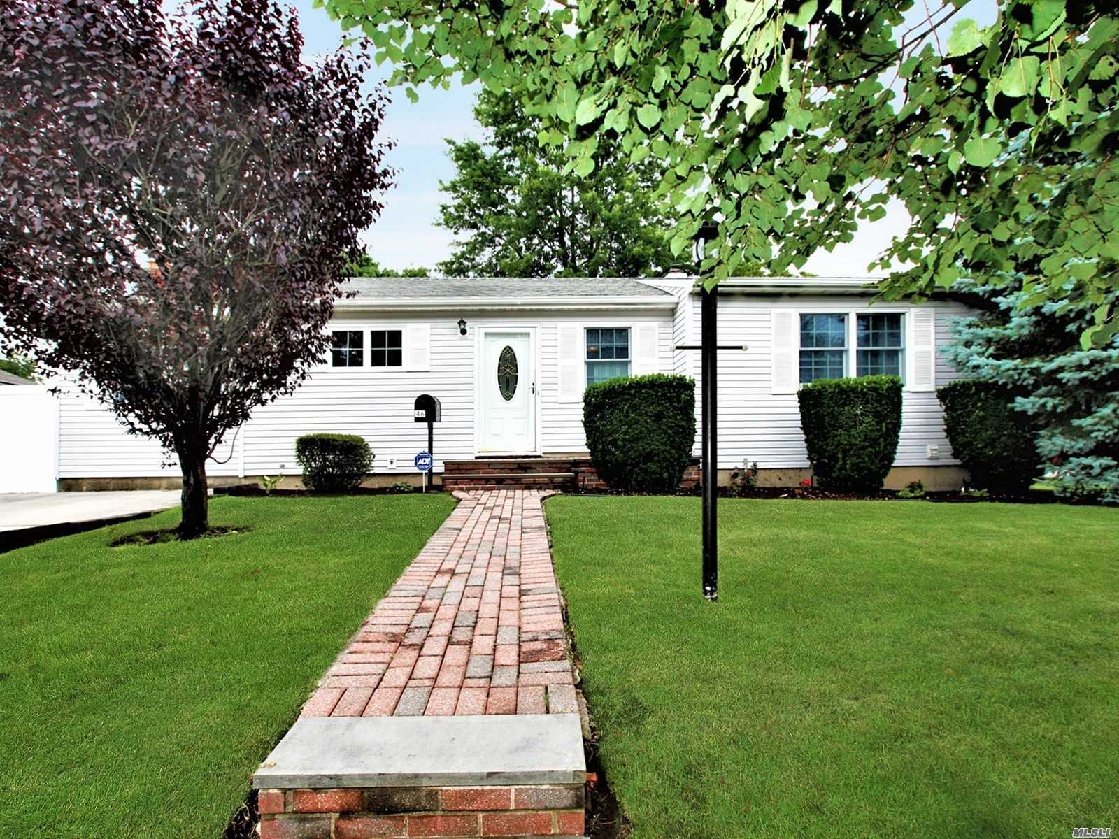 #1 photo, 46 Charlotte Place, ナッソー郡 Plainview , NY 11803