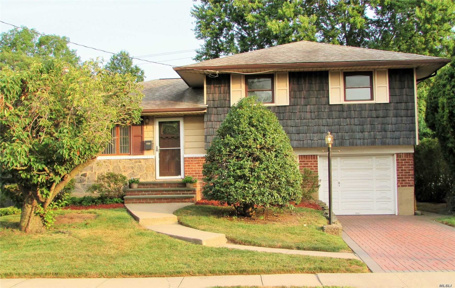 #1 photo, 11 Evers Street, Hicksville , NY 11801