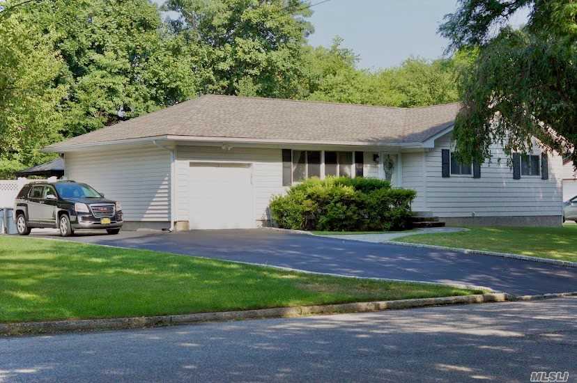 #1 photo, 22 Jefferson Boulevard, מחוז סאפוק Port Jefferson Station , NY 11776