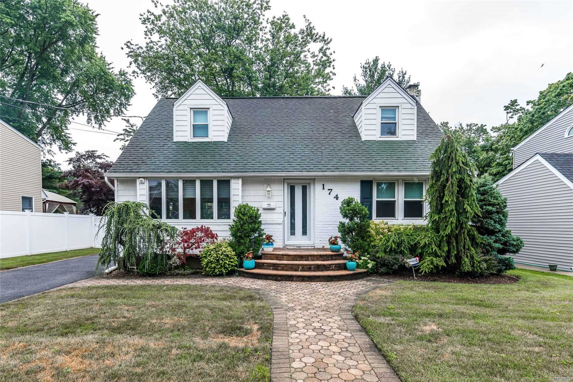 #1 photo, 1744 Clinton Avenue, Merrick , NY 11566