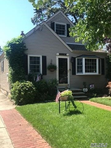 #1 photo, 49 Driving Park Avenue, ナッソー郡 Lynbrook , NY 11563