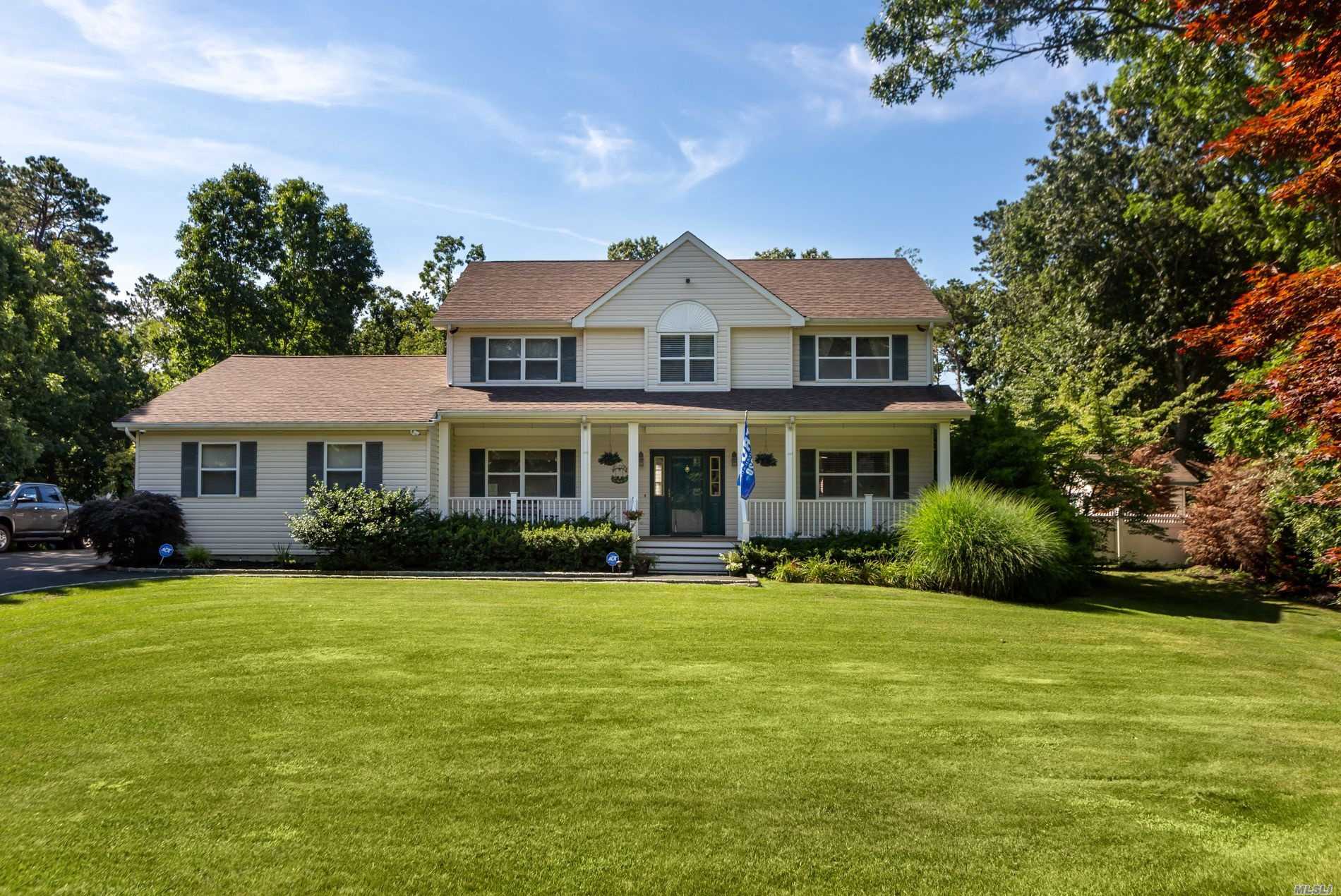 #1 photo, 4 Islander Court, Саффолк ‖ Miller Place , NY 11764