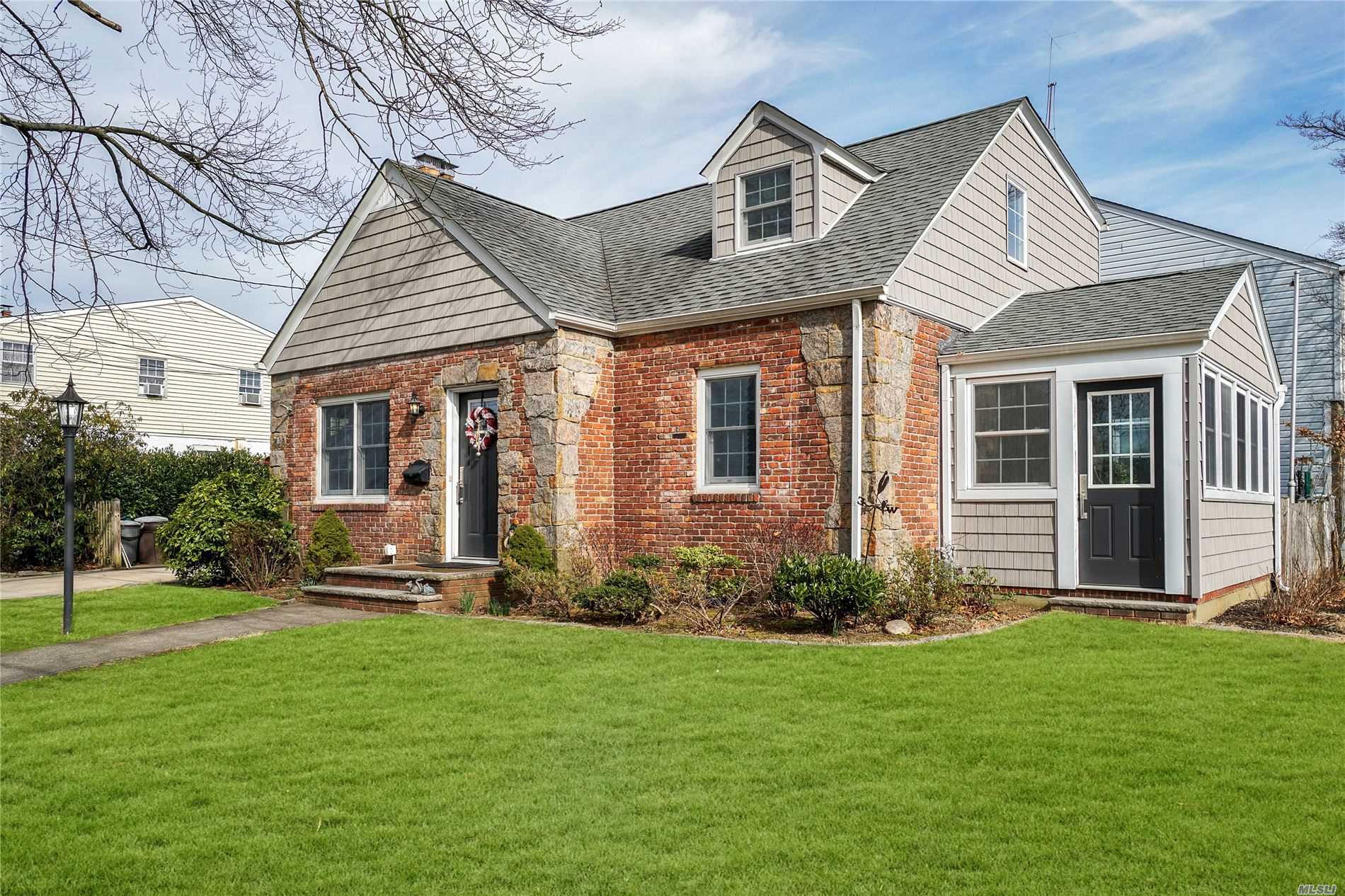 #1 photo, 165 Chester Street, ナッソー郡 Valley Stream , NY 11580