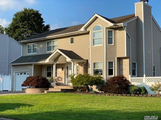 #1 photo, 41 Molle Street, West Babylon , NY 11704