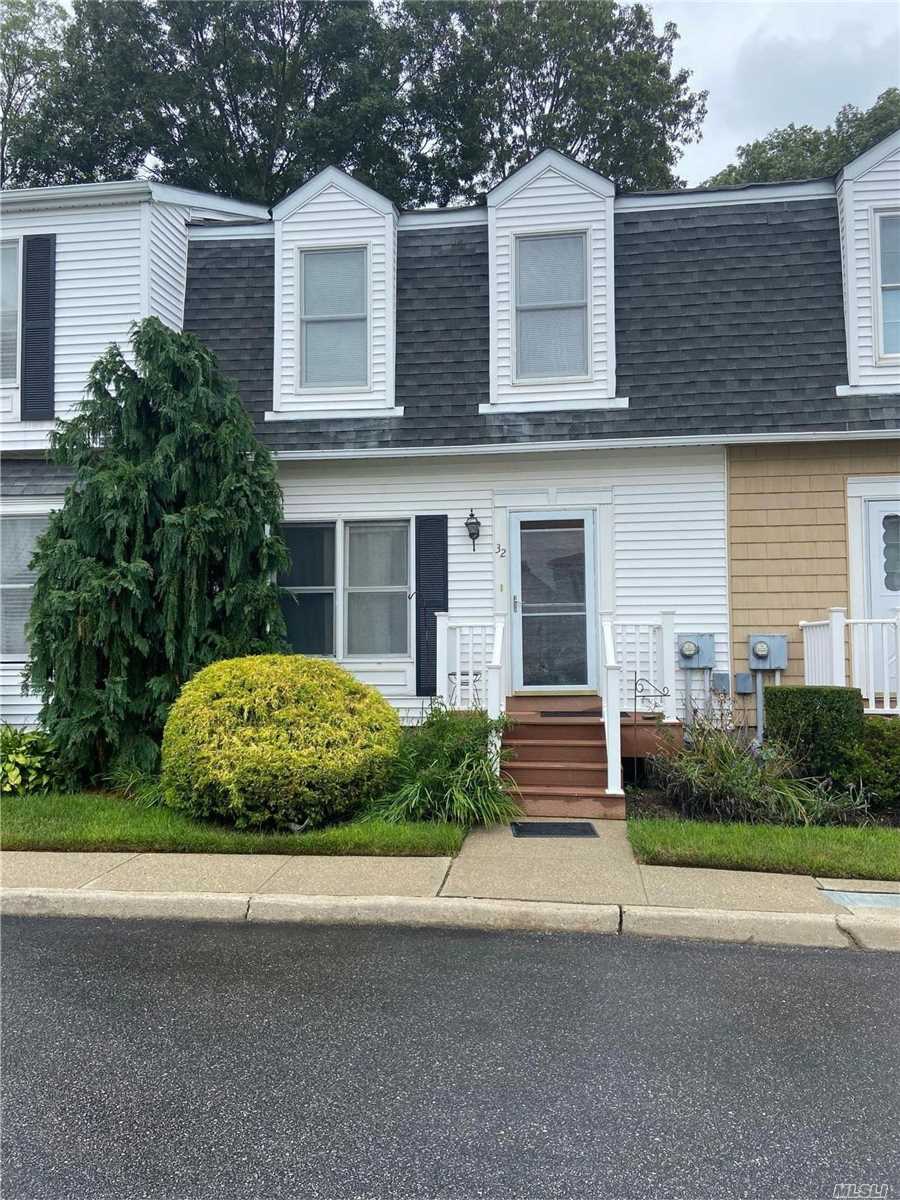 #1 photo, 190 Merrick Road, Amityville , NY 11701