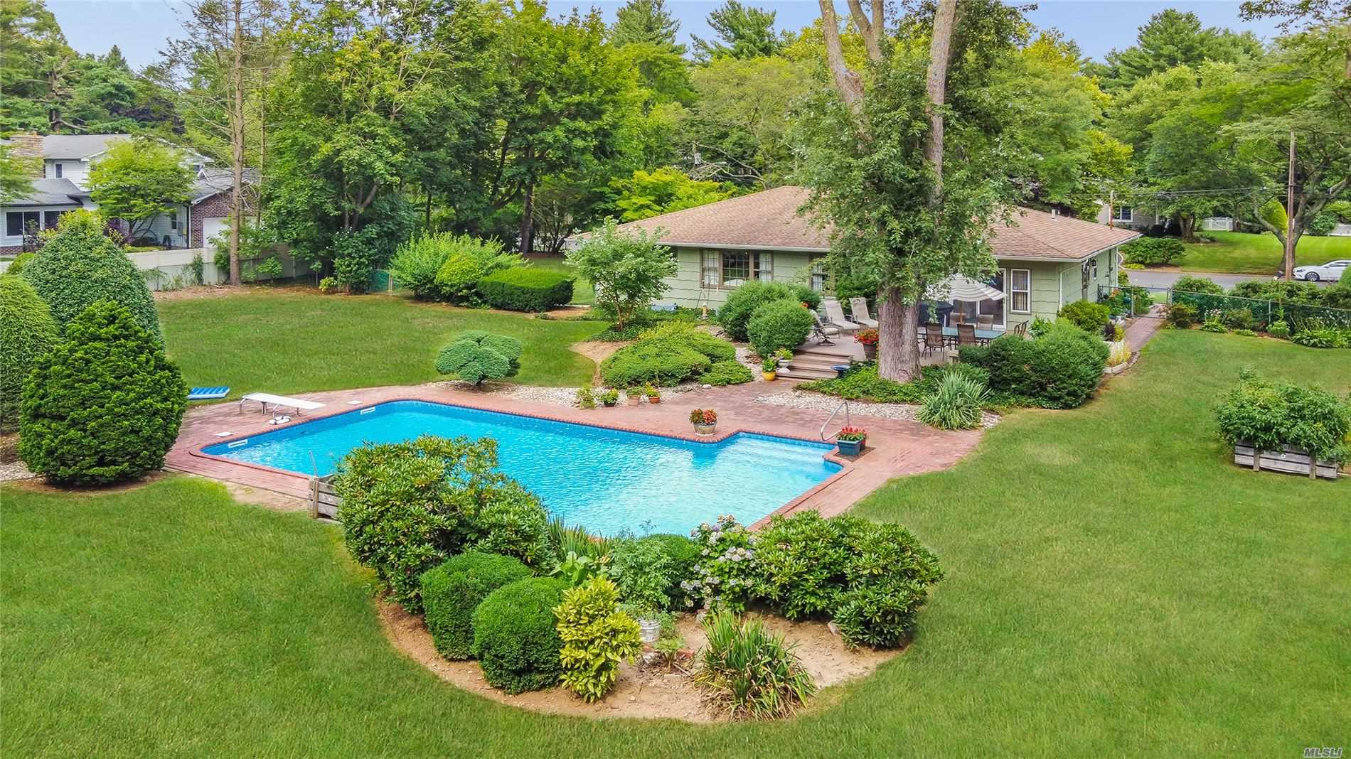 #1 photo, 10 Mannetto Court, 東長島 亨廷顿 Huntington , NY 11743