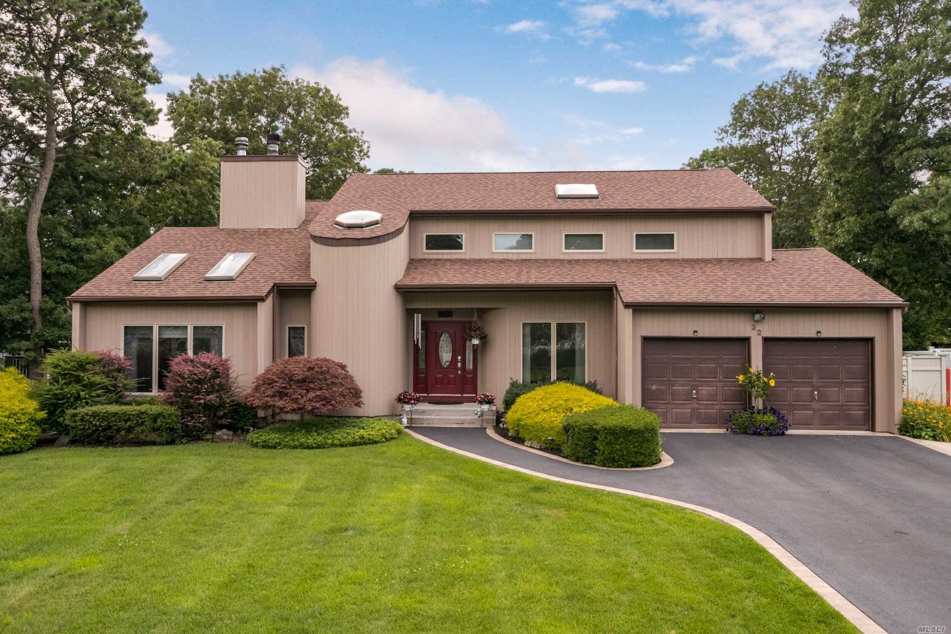 #1 photo, 22 Scopelitis Court, Holbrook , NY 11741