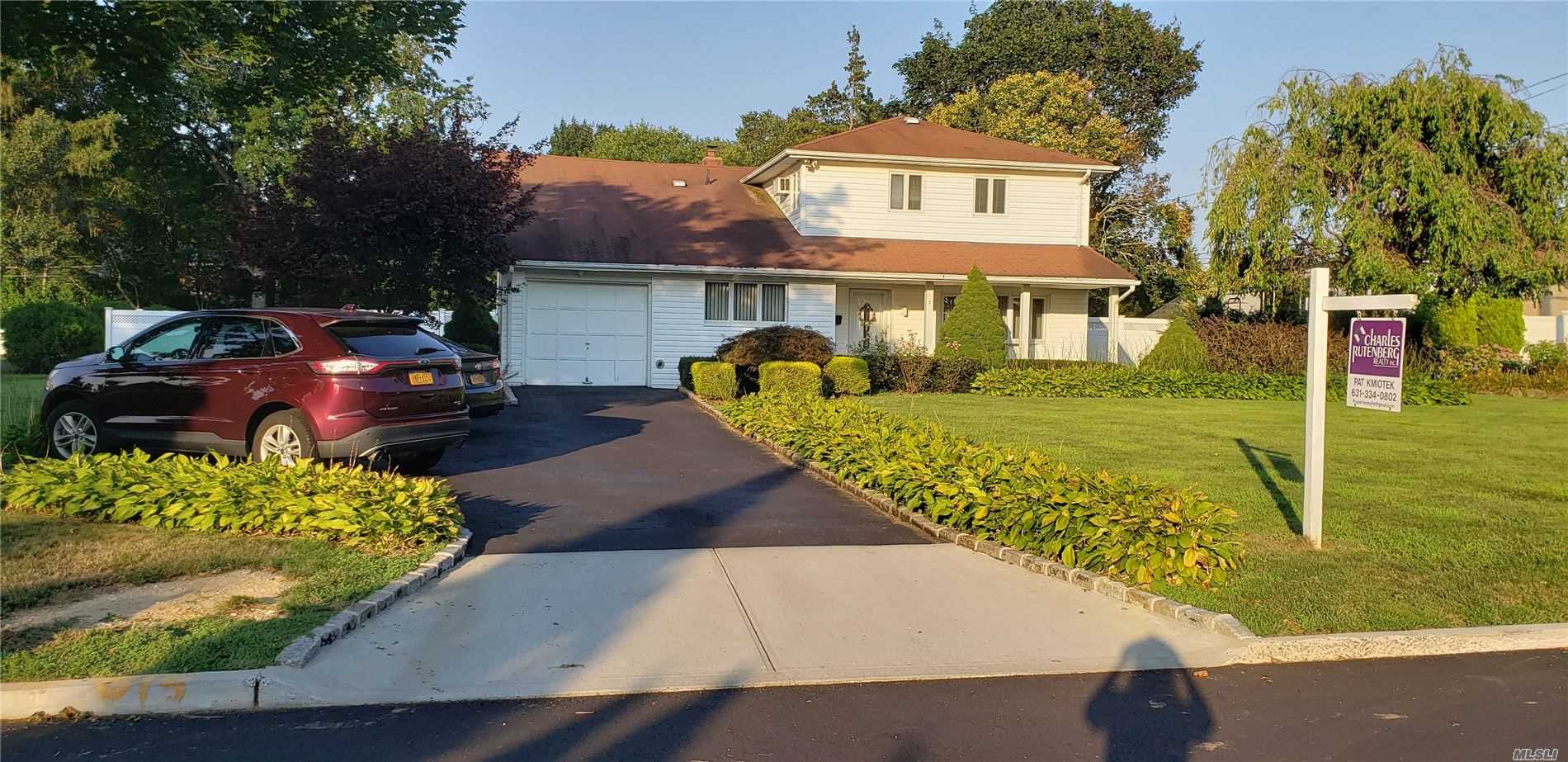 #1 photo, 5 Feather Lane, Commack , NY 11725