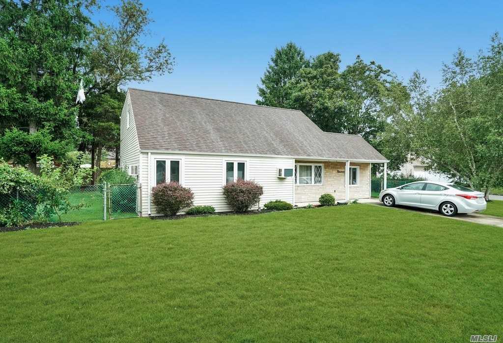 #1 photo, 19 Ann Lane Lane, Holtsville , NY 11742