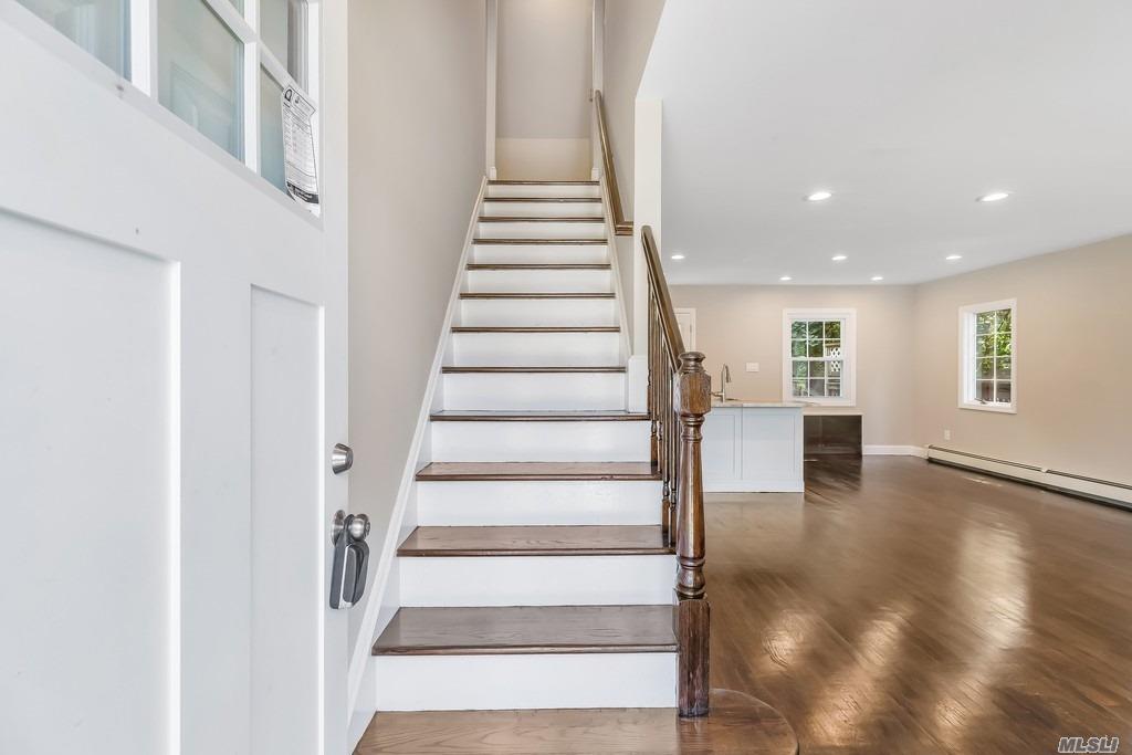 #1 photo, 14 Hinton Avenue, Саффолк ‖ Babylon , NY 11702