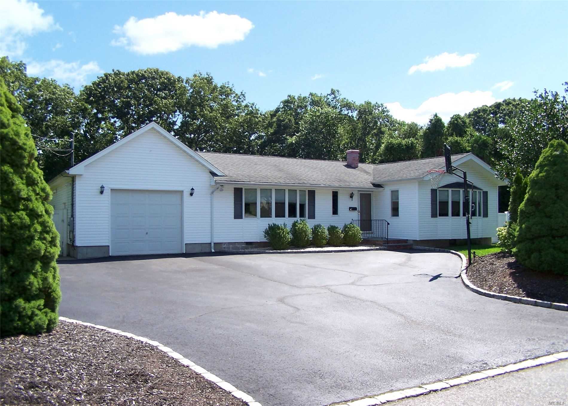 #1 photo, 92 E Fawn Lane, サフォーク郡 South Setauket , NY 11720