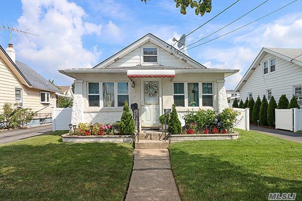 #1 photo, 66 Westbury Avenue, Mineola , NY 11501