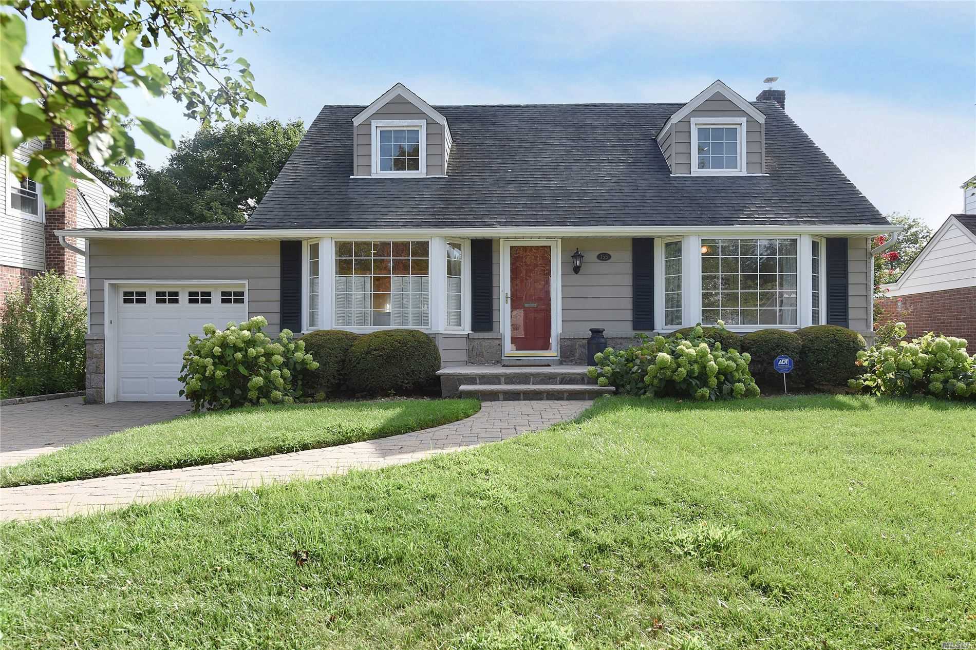 #1 photo, 155 Birchwood Drive, ナッソー郡 New Hyde Park , NY 11040