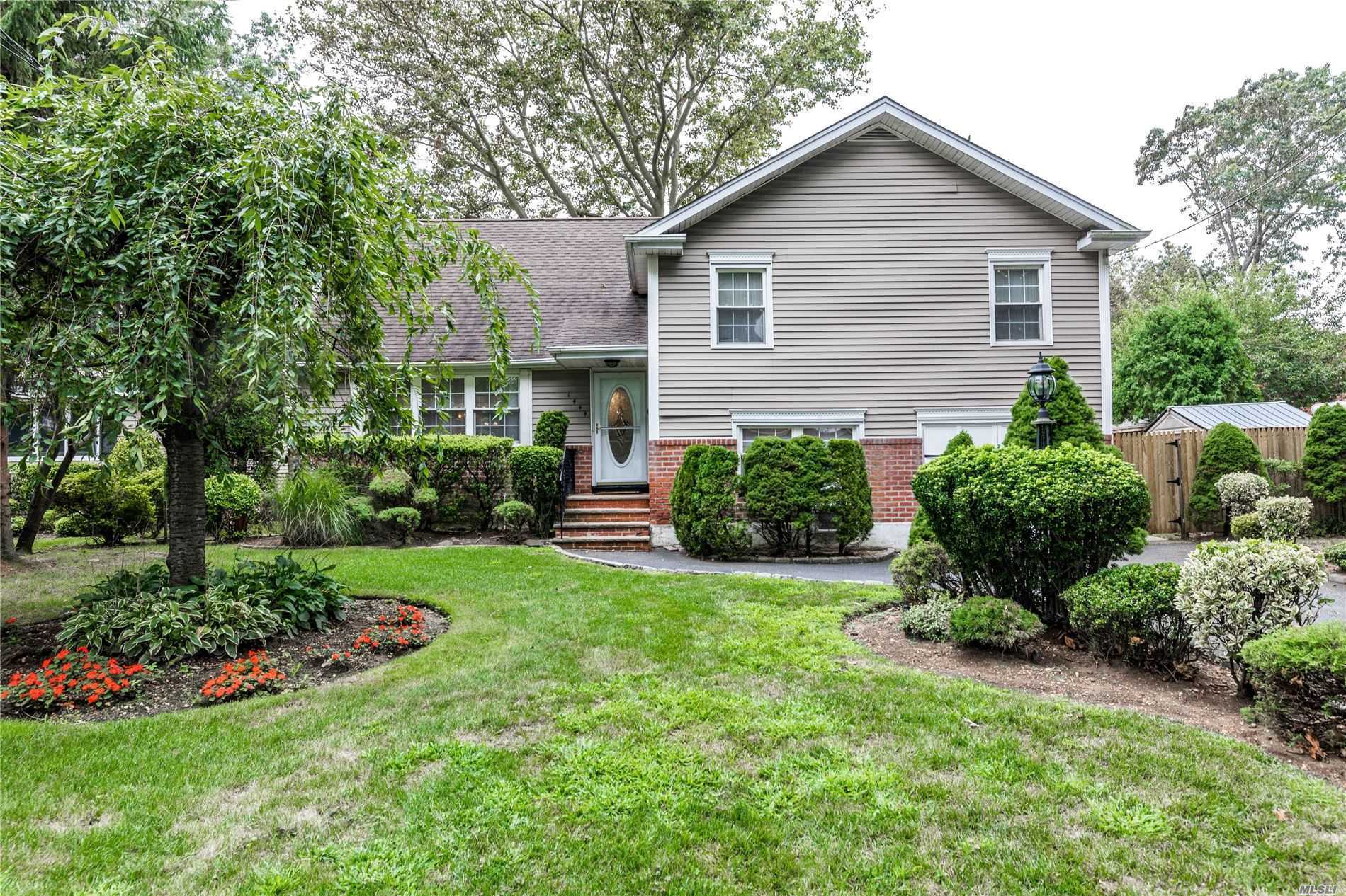 #1 photo, 1444 Little Whaleneck Road, Merrick , NY 11566