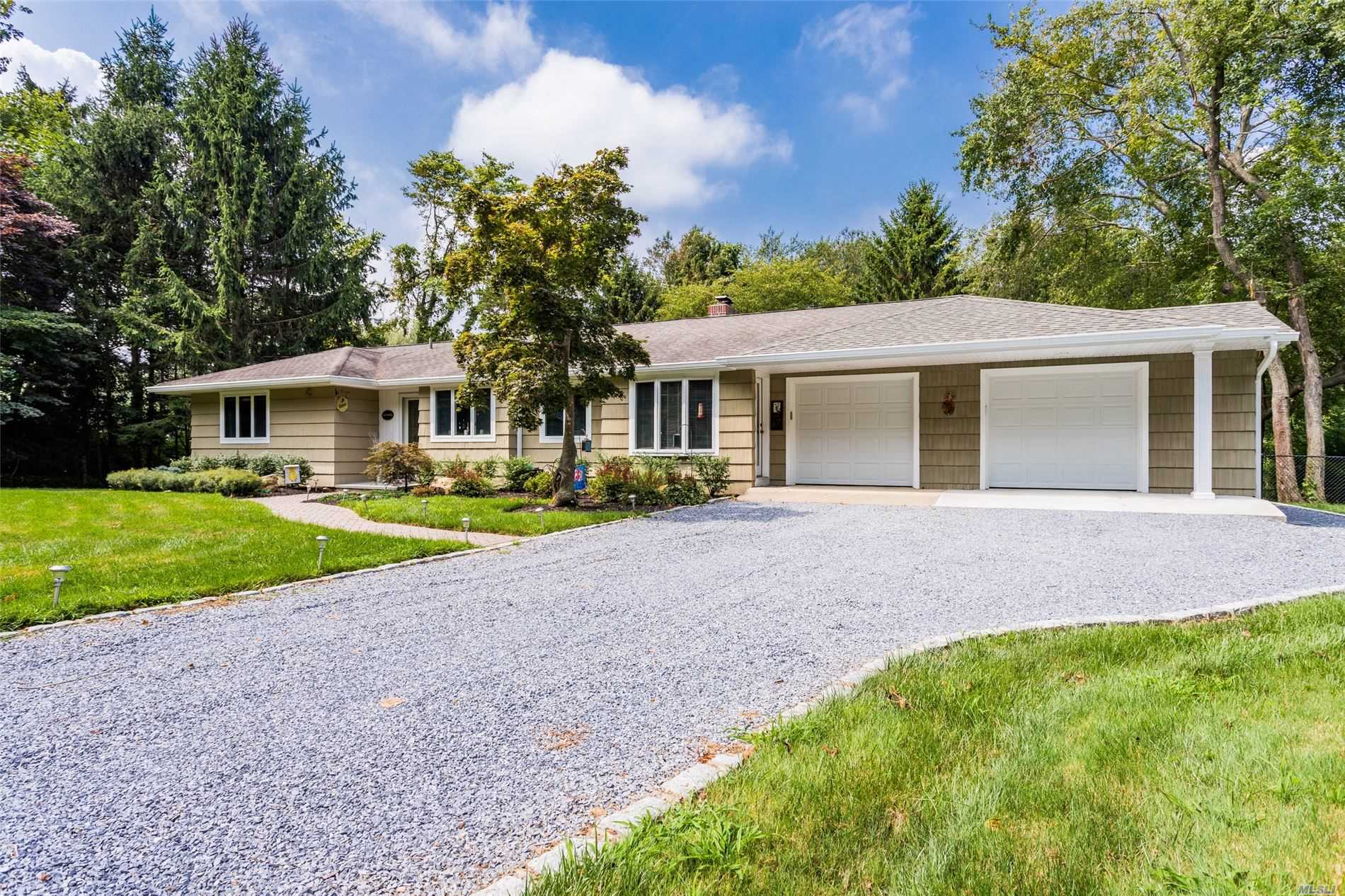 #1 photo, 3 Woodmere Drive, سوفولك Fort Salonga , NY 11768
