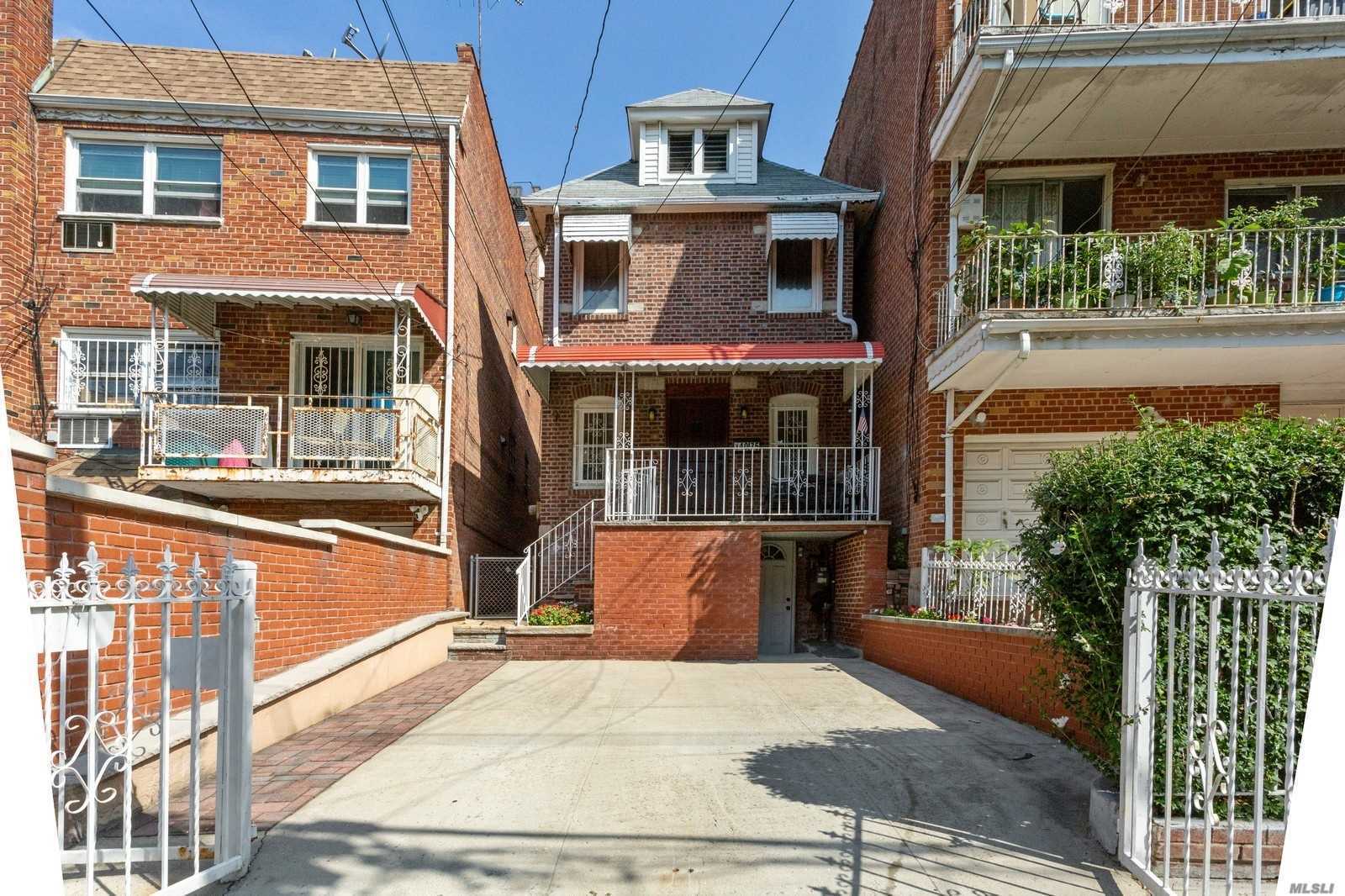 #1 photo, 140-75 Burden Crescent, Briarwood , NY 11435