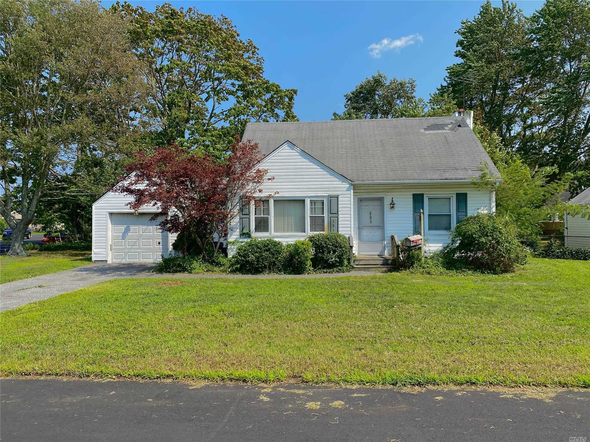 #1 photo, 151 Foster Boulevard, サフォーク郡 Babylon , NY 11702