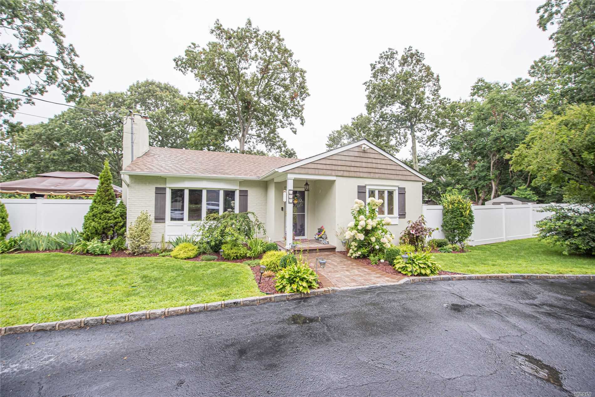 #1 photo, 289 N Ontario Street, サフォーク郡 Ronkonkoma , NY 11779