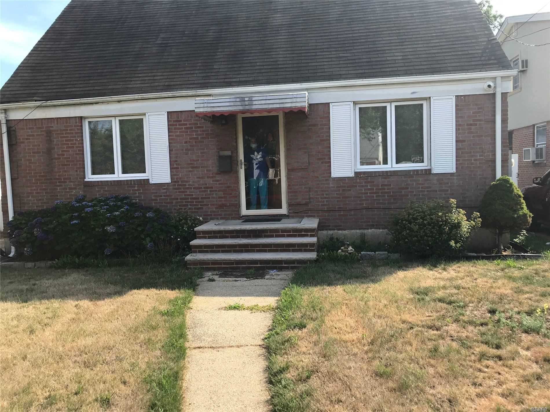 #1 photo, 76-50 Hewlett Street, New Hyde Park , NY 11040