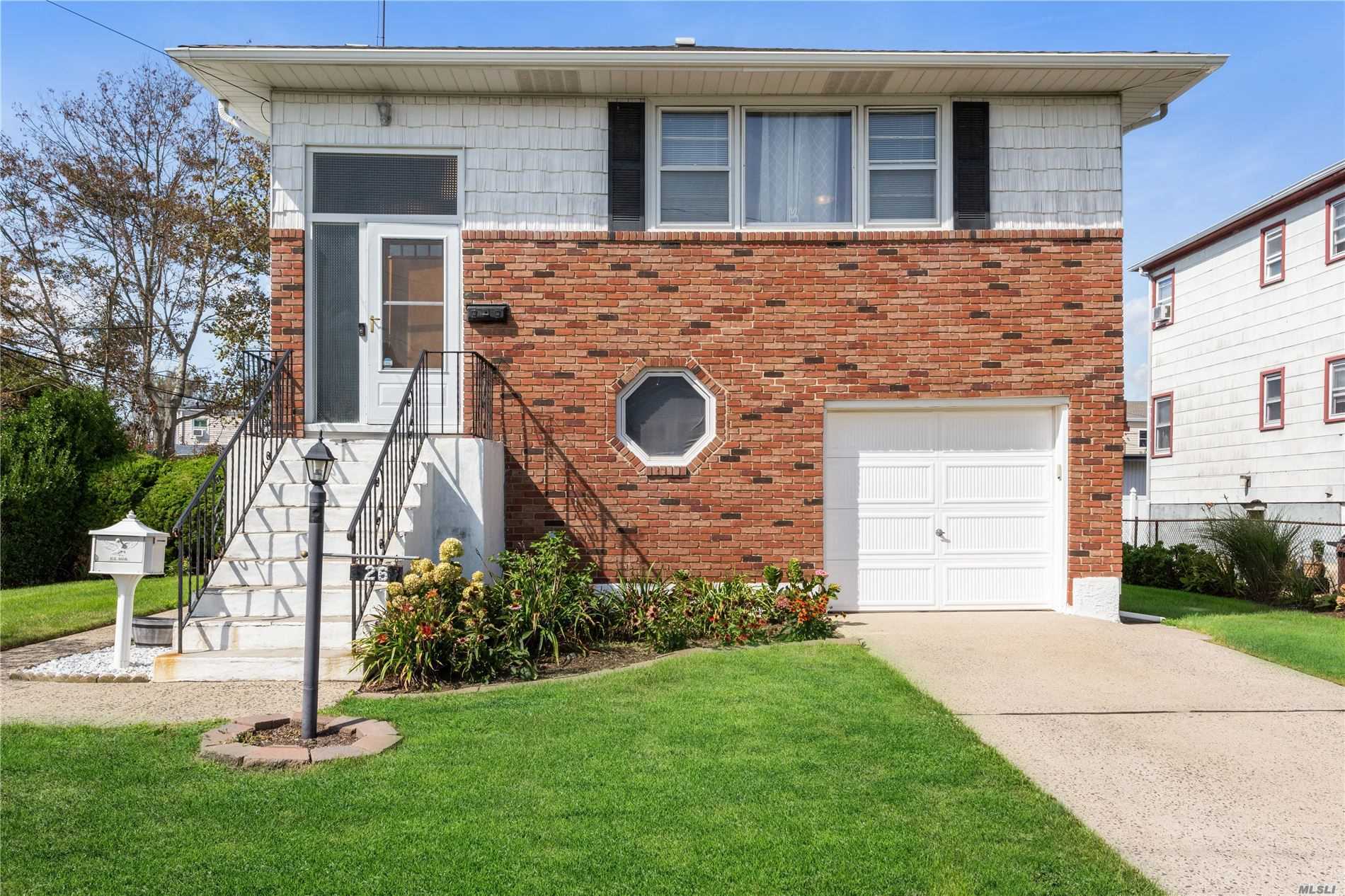 #1 photo, 26 Lancaster Road, ナッソー郡 Island Park , NY 11558