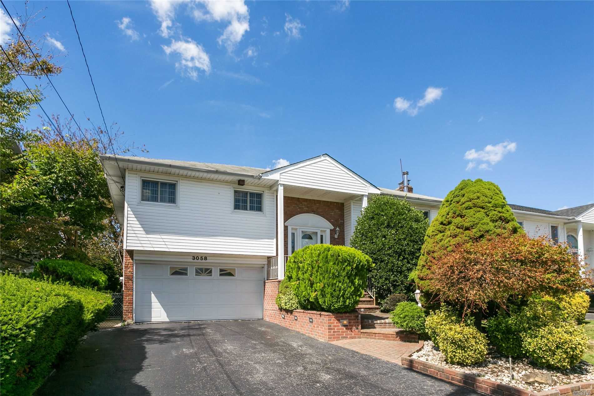 #1 photo, 3058 Shore Drive, מחוז נסאו Merrick , NY 11566