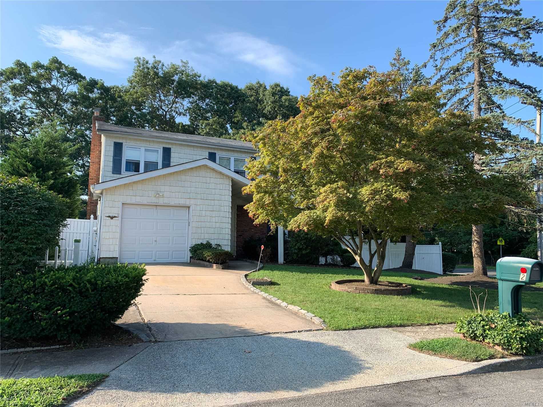 #1 photo, 2 Maison Drive, サフォーク郡 Holbrook , NY 11741