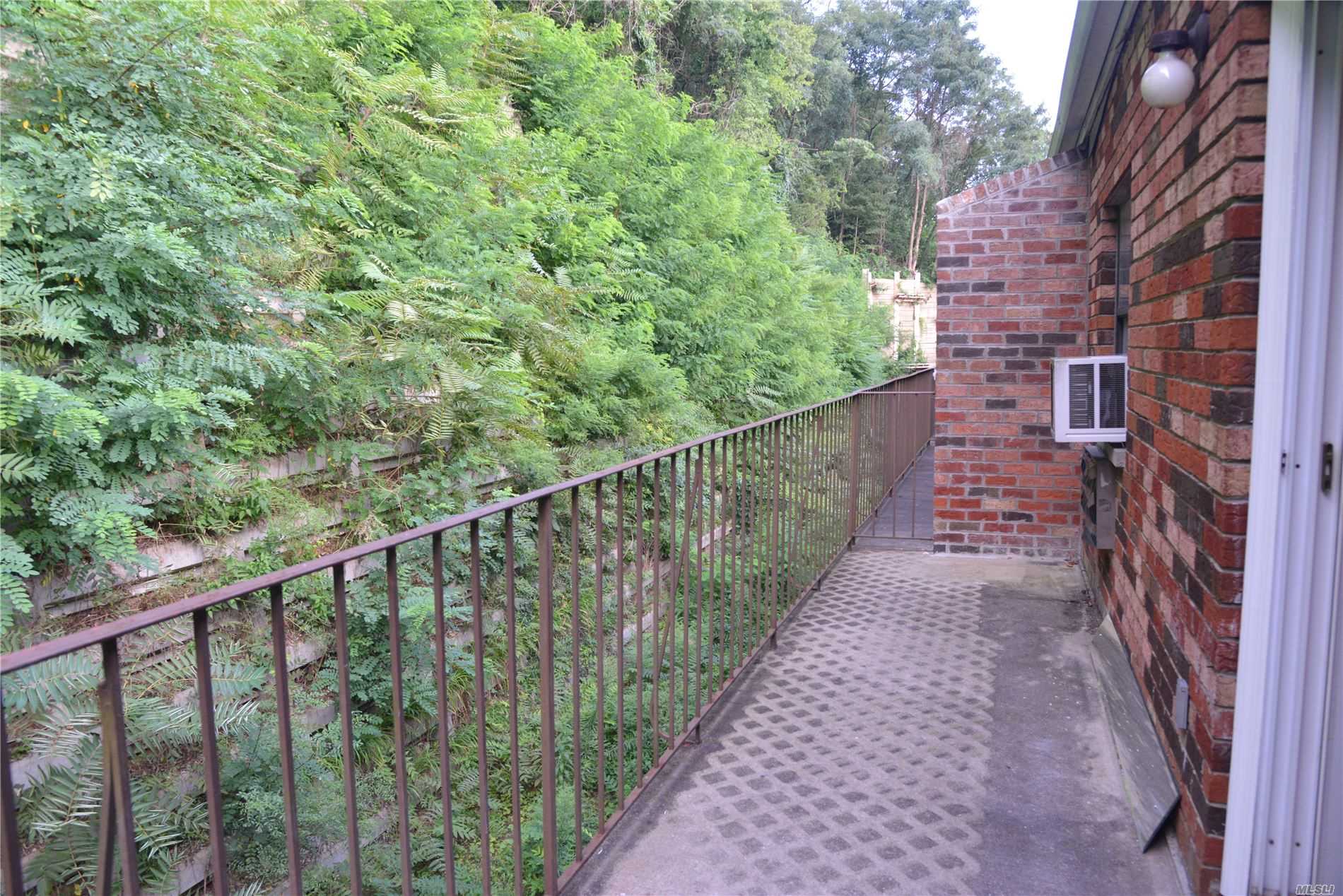 #1 photo, 68-17 242nd Street Street, 뉴욕퀸즈 Douglaston , NY 11362