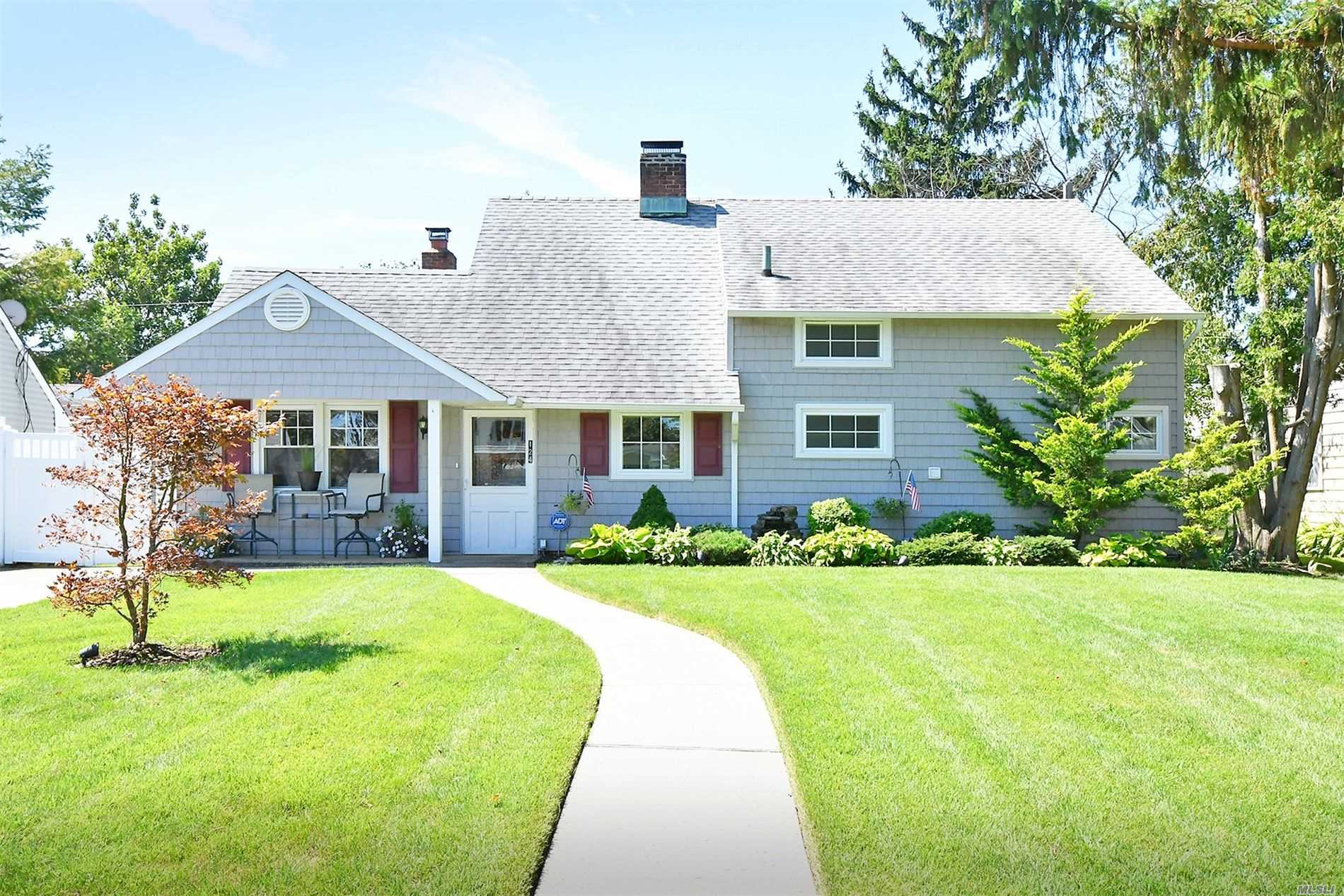 #1 photo, 124 Gun Lane, Levittown , NY 11756