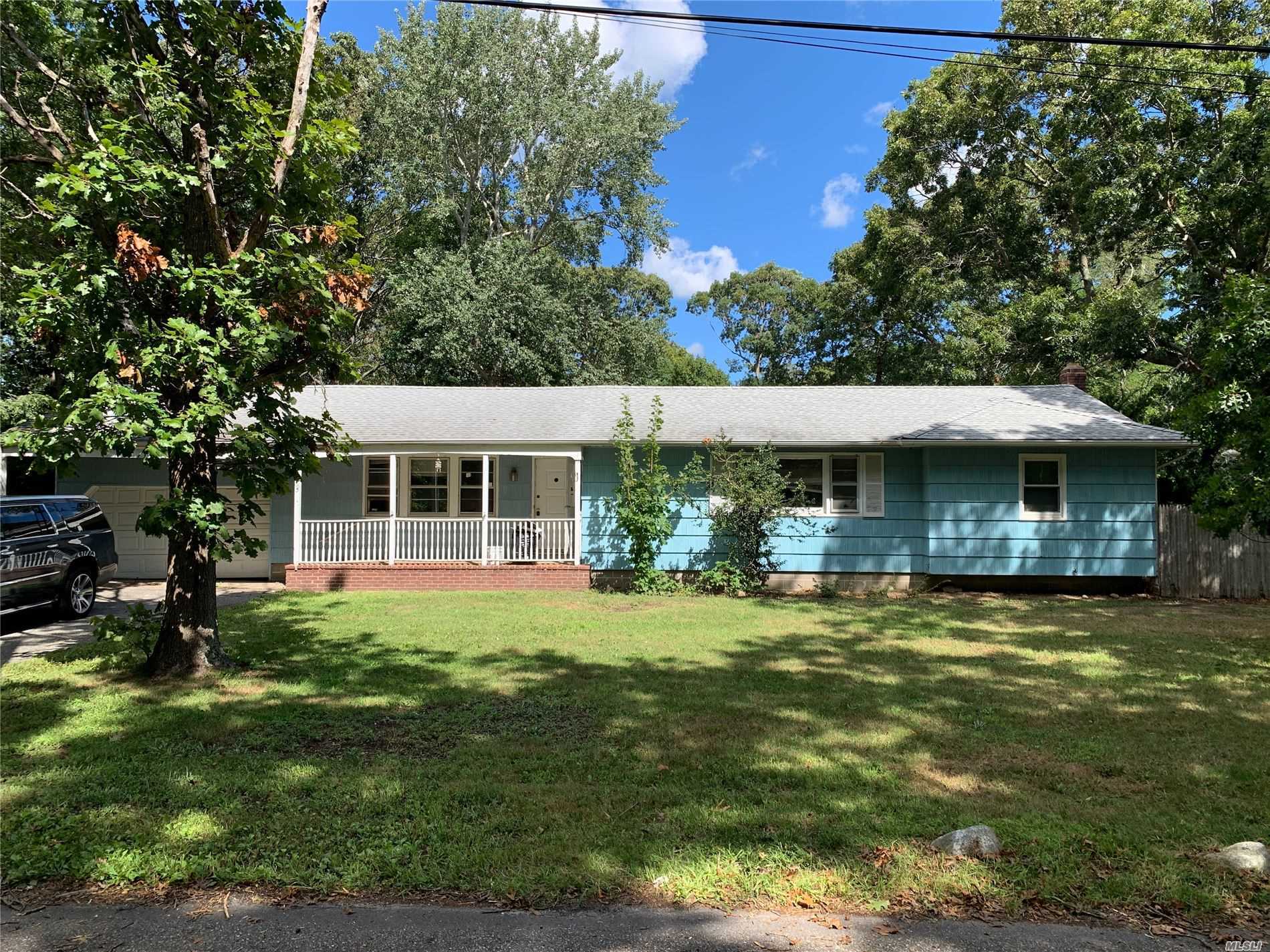 #1 photo, 55 Peeker Avenue, מחוז סאפוק Mastic Beach , NY 11951