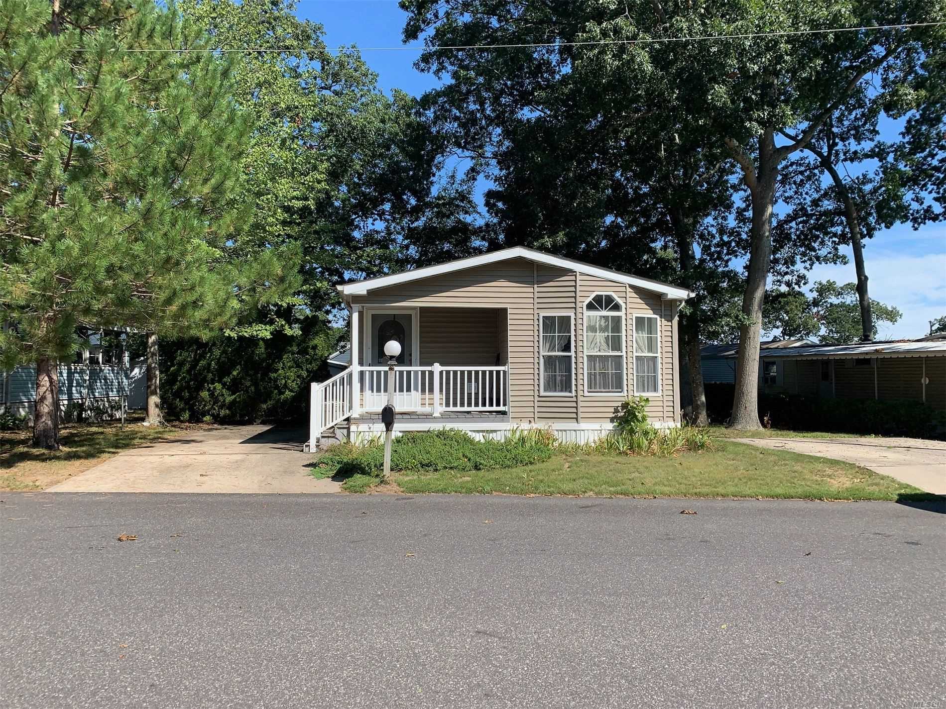 #1 photo, 1661-224 Old Country Road, Riverhead , NY 11901