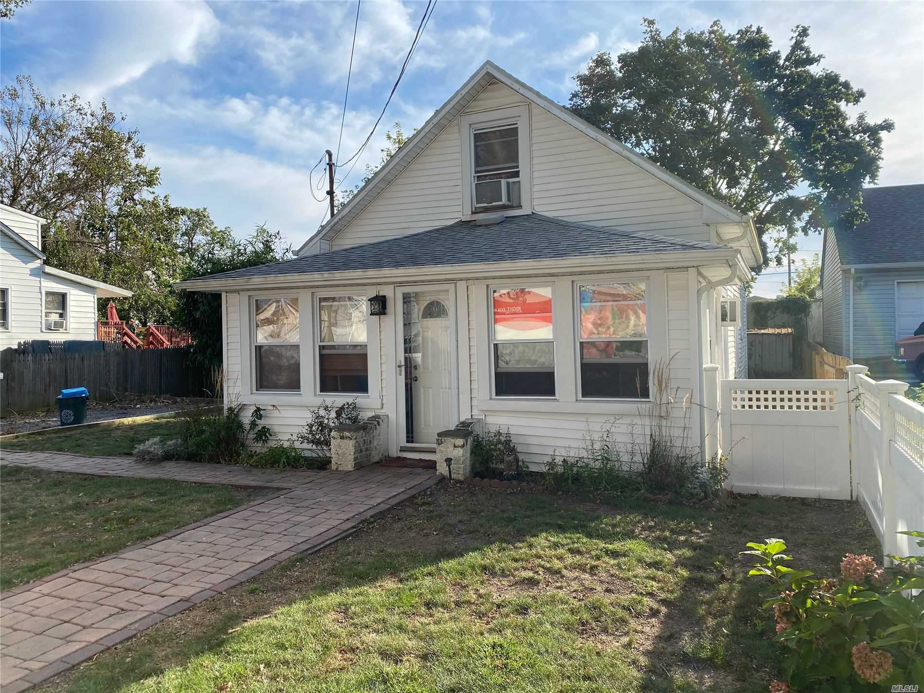 #1 photo, 741 S Hickory Street, Lindenhurst , NY 11757